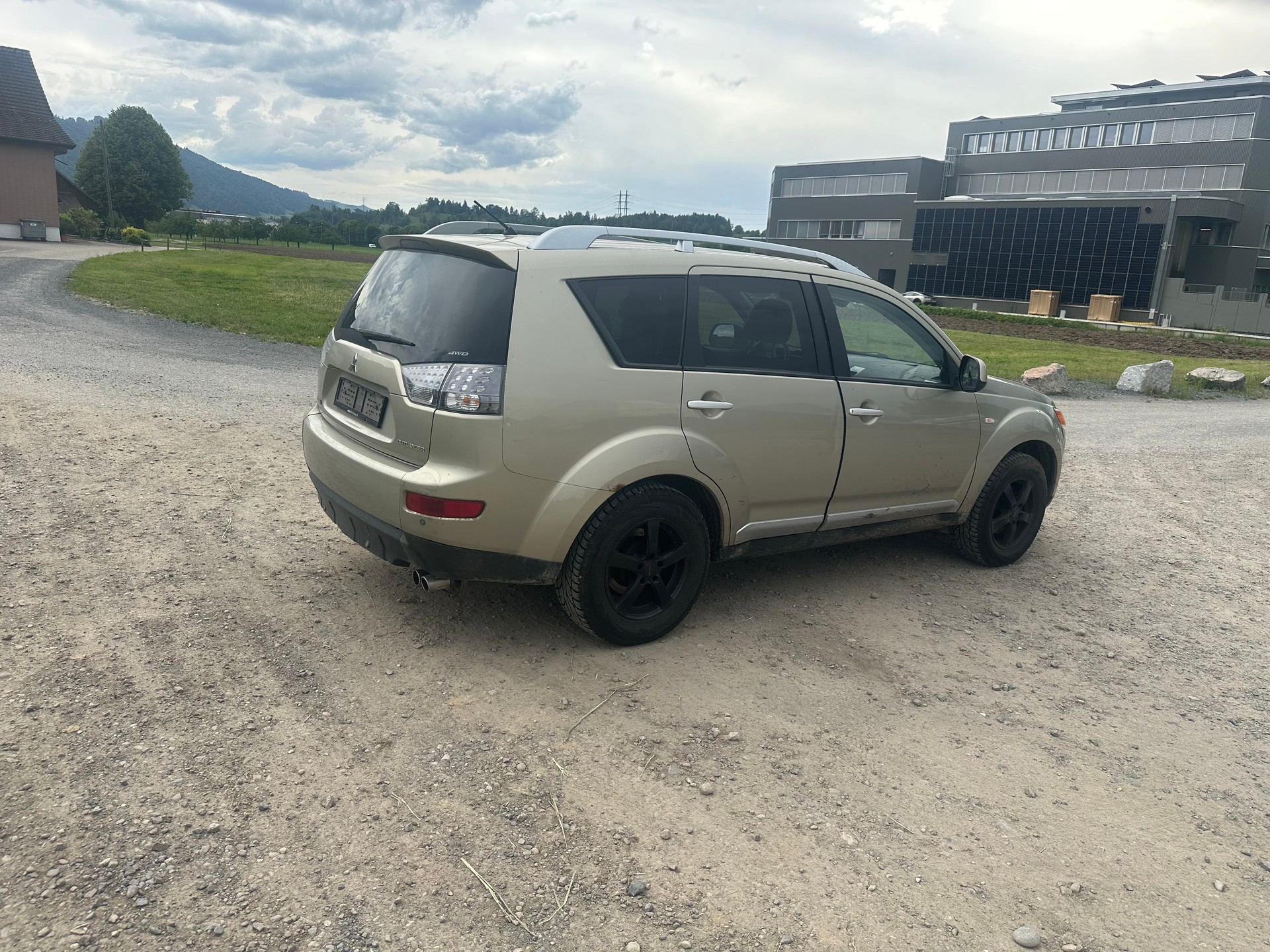 MITSUBISHI Outlander 2.2 DID Intense 4WD-image-6