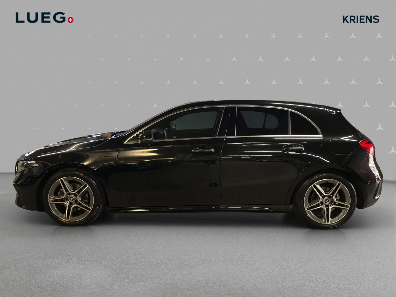 MERCEDES-BENZ A 200 d - AMG / Rückfahrkamera / Standheizung / Sitzmemory / Winkel-Assistent-image-1