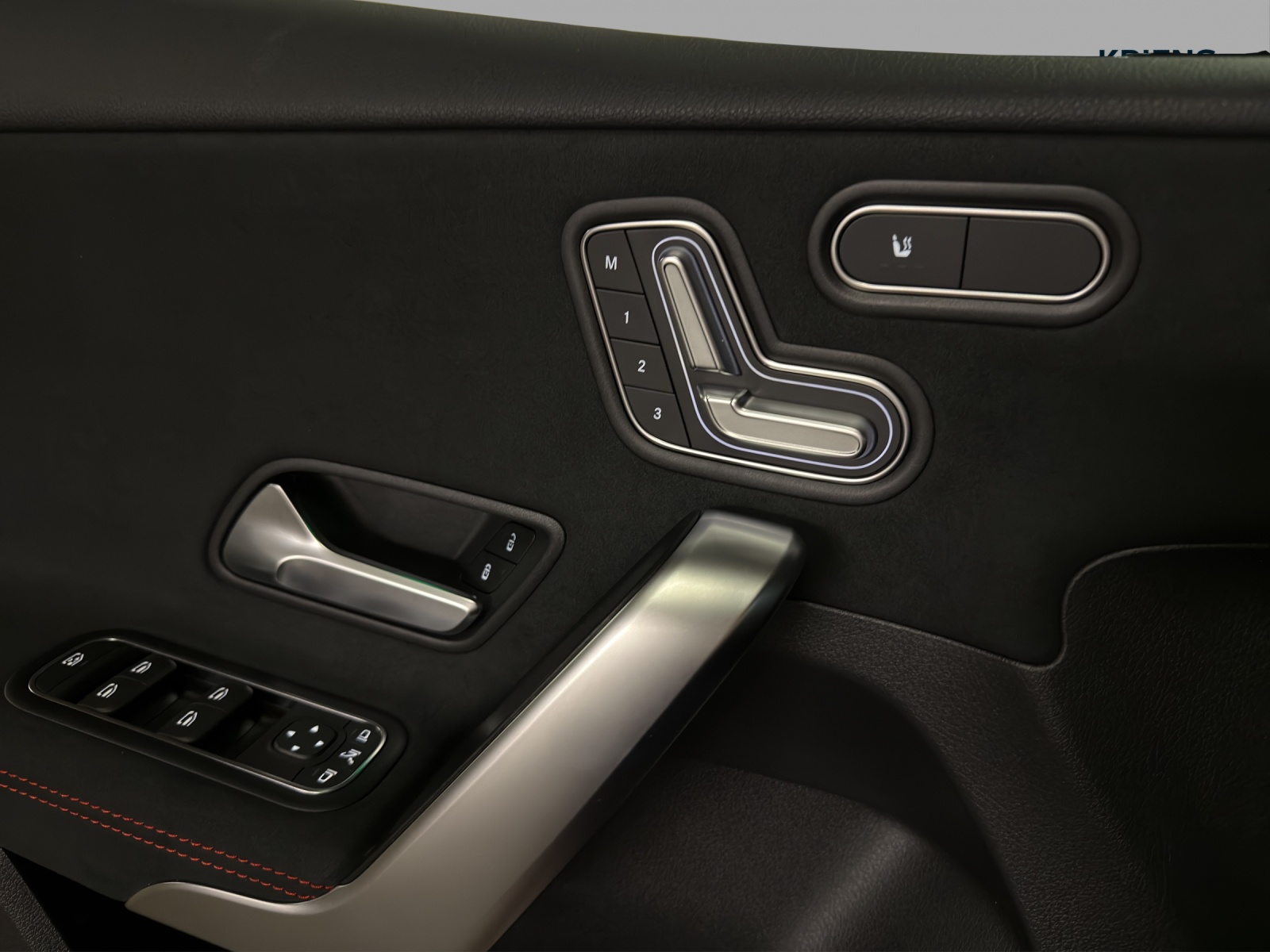 MERCEDES-BENZ A 200 d - AMG / Rückfahrkamera / Standheizung / Sitzmemory / Winkel-Assistent-image-12