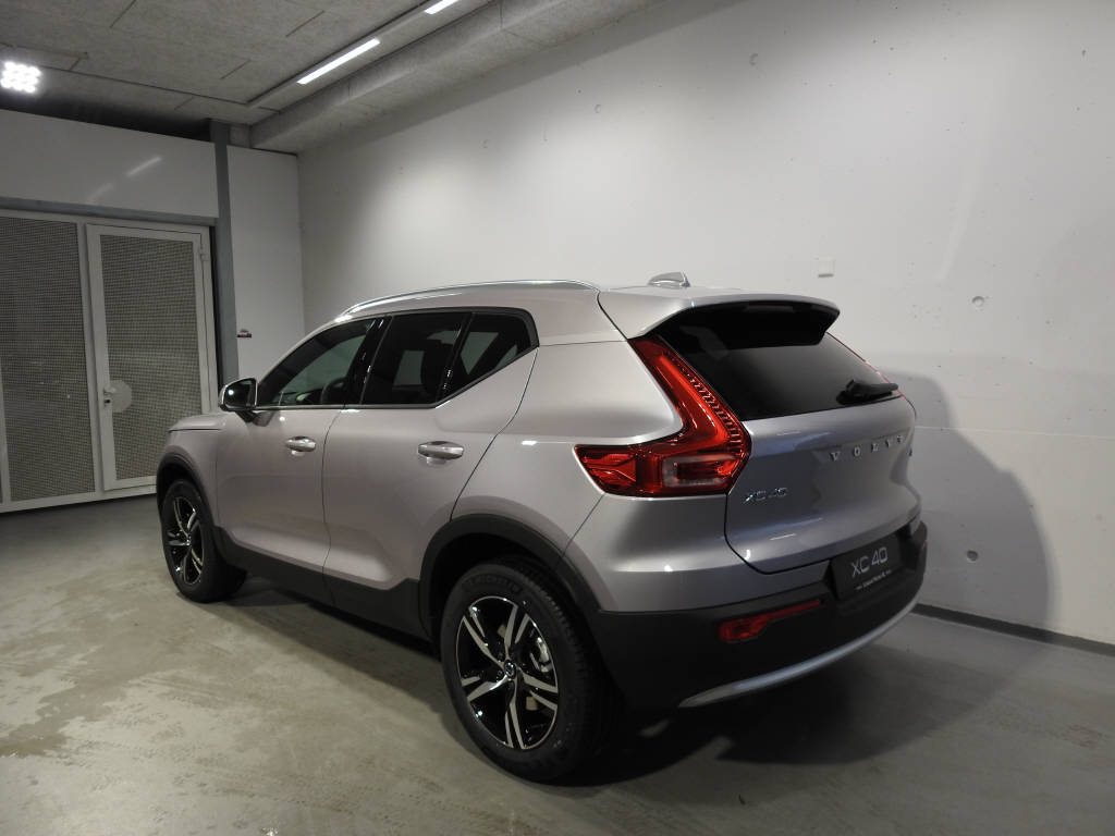VOLVO XC40 2.0 B3 MH Core-showroom-element-3
