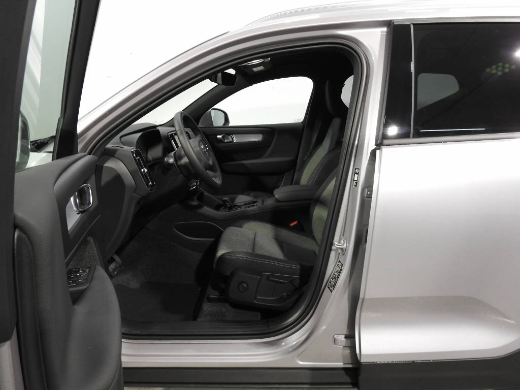 VOLVO XC40 2.0 B3 MH Core-image-9