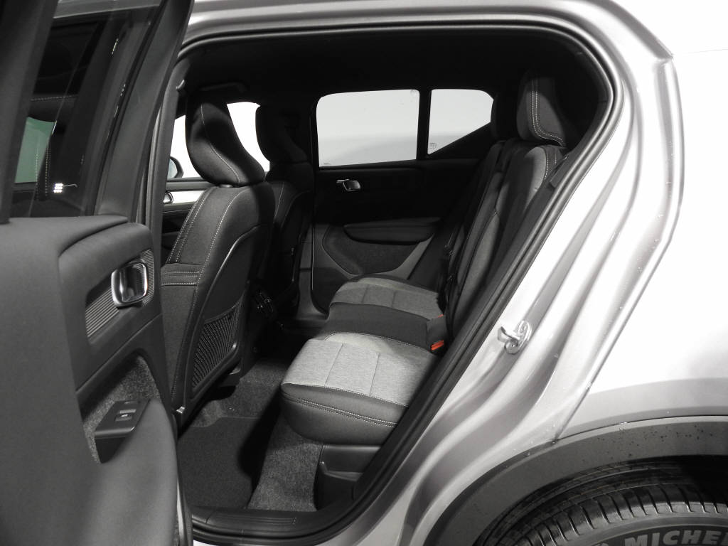 VOLVO XC40 2.0 B3 MH Core-image-11