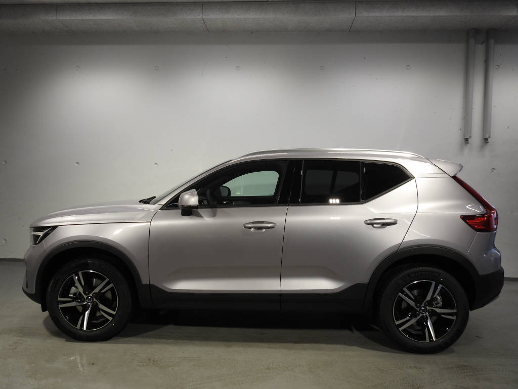VOLVO XC40 2.0 B3 MH Core-showroom-element-2