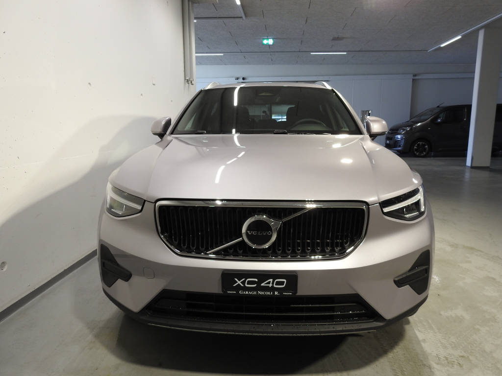 VOLVO XC40 2.0 B3 MH Core-showroom-element-1