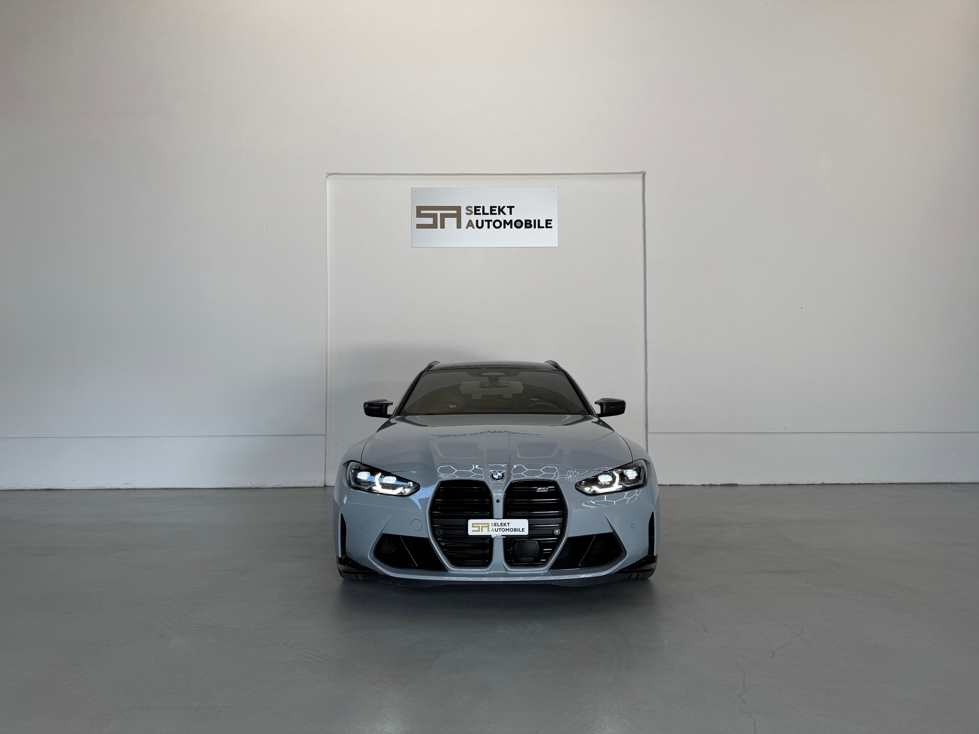 BMW M3 Touring xDrive Competition M | CH-Fahrzeug | Brooklyn Grau Met. | Carbon Paket-showroom-element-2