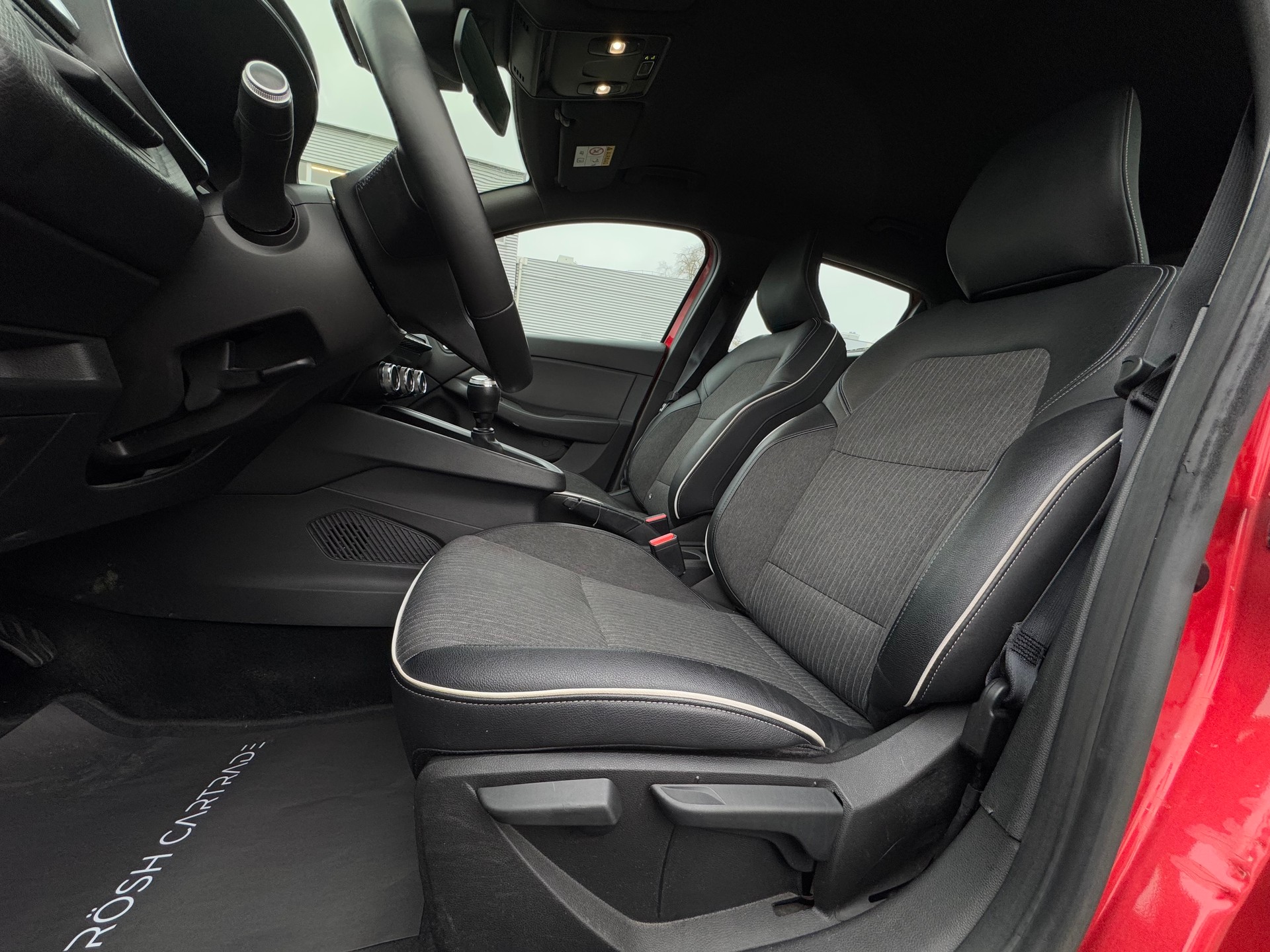 RENAULT Clio 1.0 Intens-image-11
