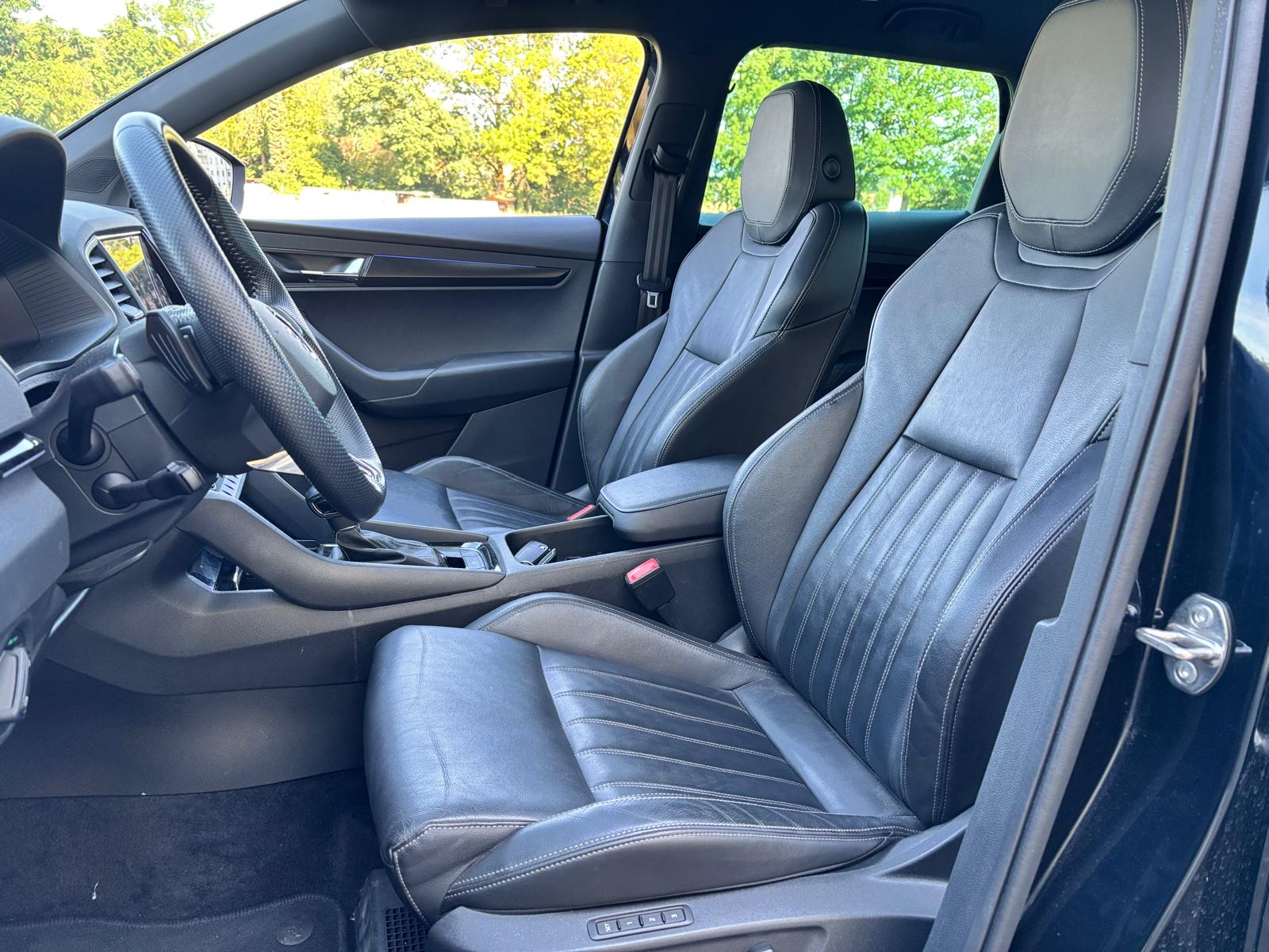 SKODA Karoq 2.0 TDI SCR SportLine 4x4 DSG-image-12