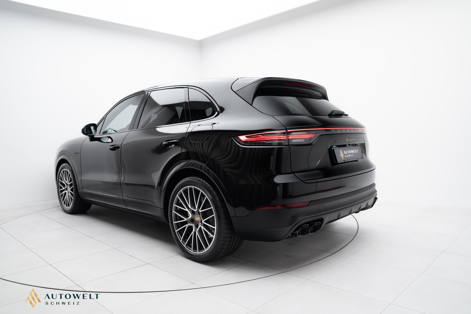 PORSCHE Cayenne E-Hybrid Platinum Edition-showroom-element-2