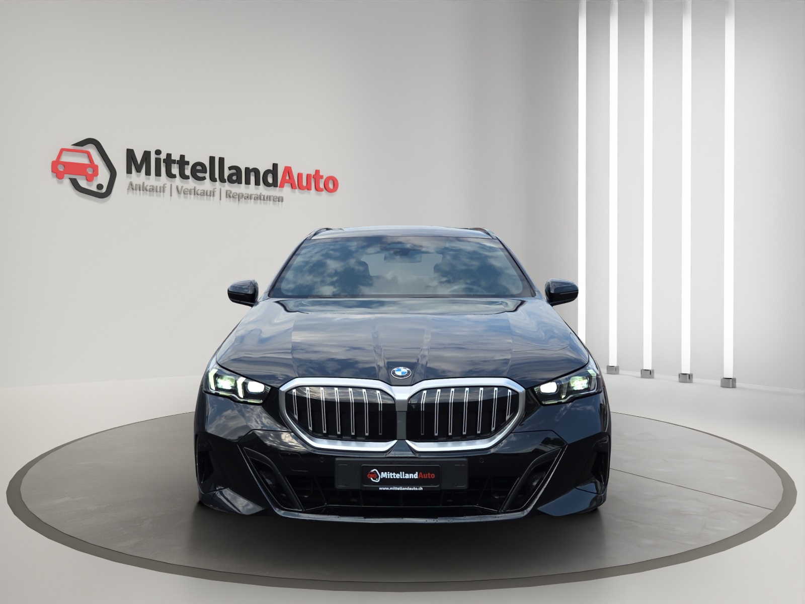 BMW 520d xDrive 48V Touring M Sport Steptronic-showroom-element-1