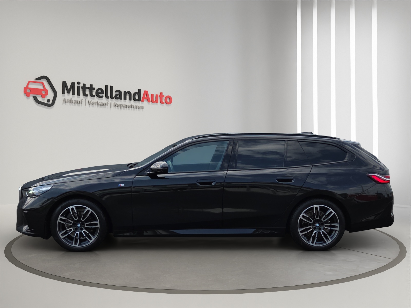 BMW 520d xDrive 48V Touring M Sport Steptronic-image-4