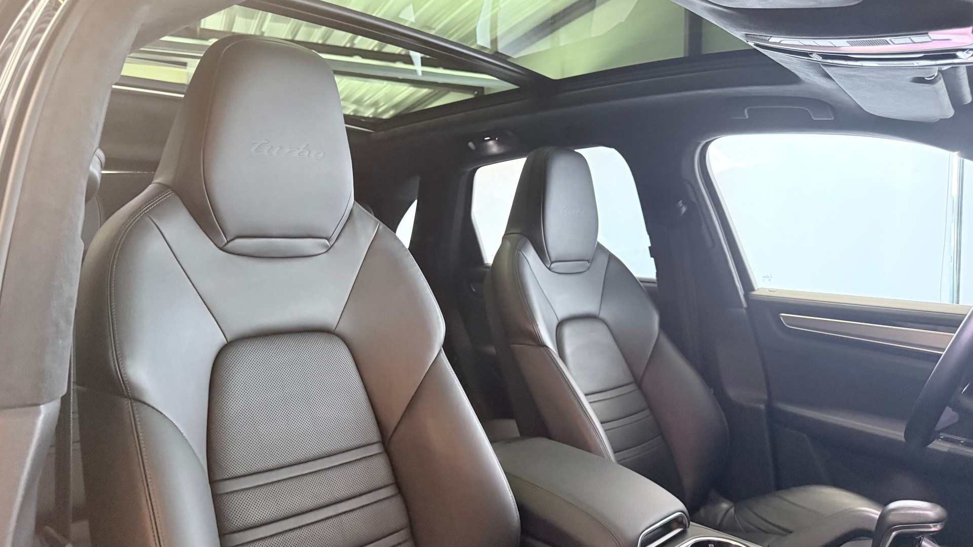 PORSCHE Cayenne 4.0 V8 Turbo-image-27