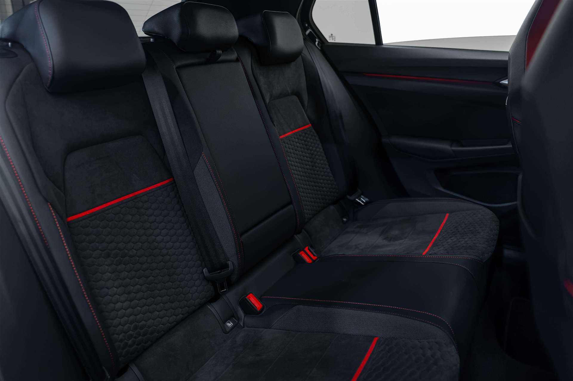 VW VW Golf 2.0 TSI GTI Clubsport DSG-image-11