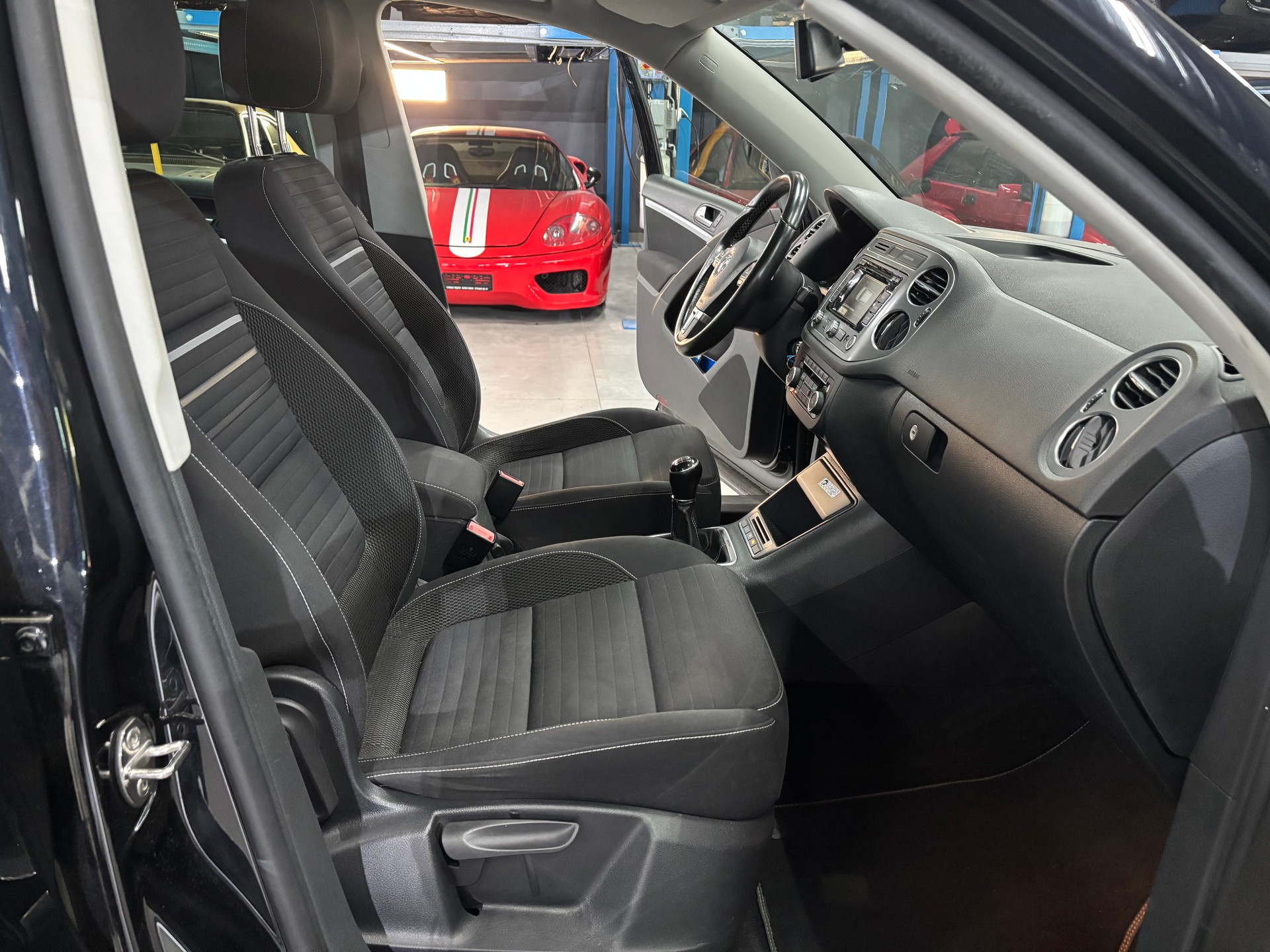 VW Tiguan 2.0 TDI BMT Cup R-Line 4Motion-image-12