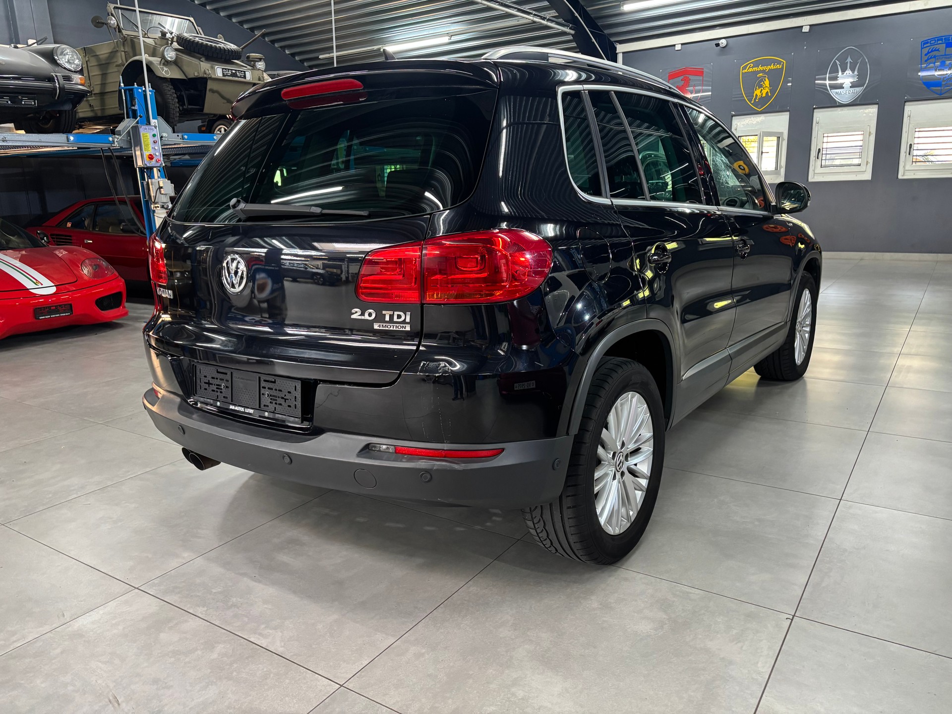 VW Tiguan 2.0 TDI BMT Cup R-Line 4Motion-image-4