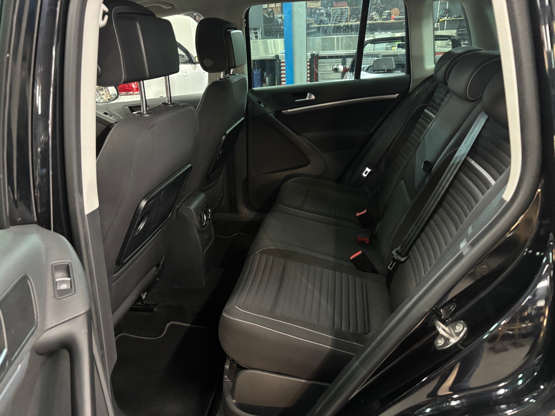 VW Tiguan 2.0 TDI BMT Cup R-Line 4Motion-image-10