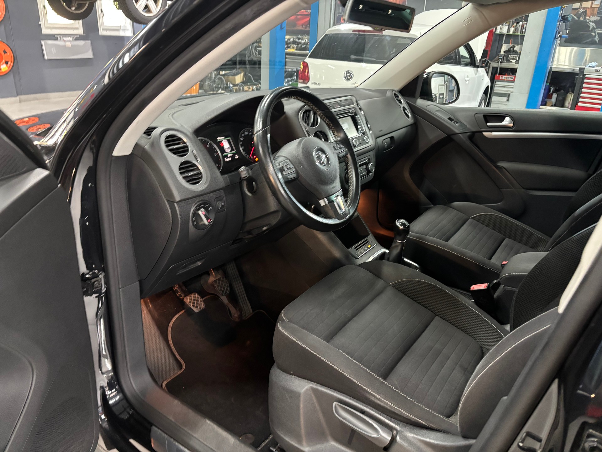 VW Tiguan 2.0 TDI BMT Cup R-Line 4Motion-image-9