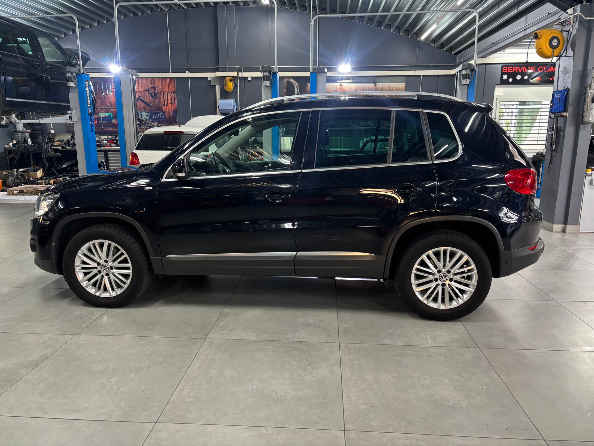 VW Tiguan 2.0 TDI BMT Cup R-Line 4Motion-image-6