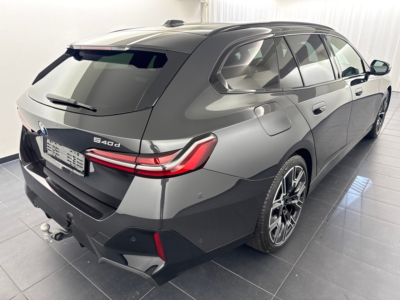 BMW 540d xDr 48V Tour M.S.Pro ''inkl. AHK & Standheizung''-showroom-element-2