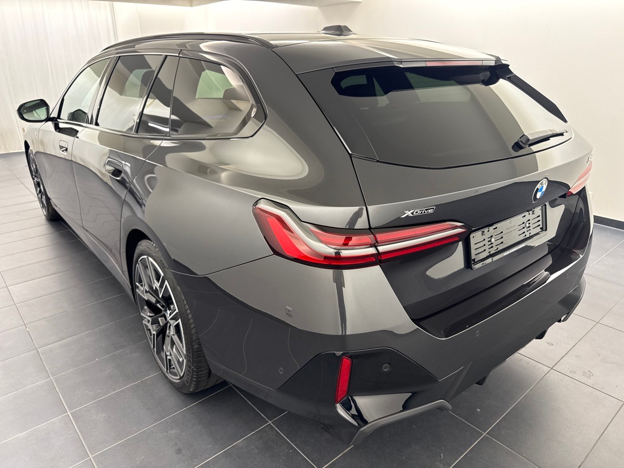 BMW 540d xDr 48V Tour M.S.Pro ''inkl. AHK & Standheizung''-showroom-element-1
