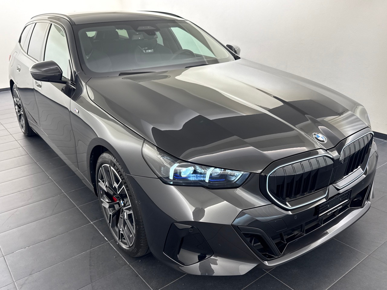 BMW 540d xDr 48V Tour M.S.Pro ''inkl. AHK & Standheizung''-showroom-element-3