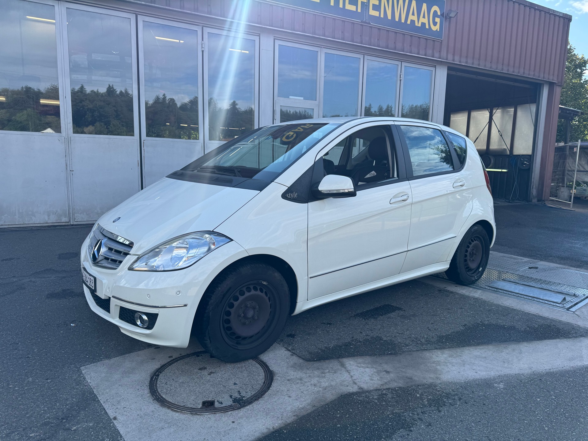 MERCEDES-BENZ A 180 Style Autotronic-showroom-element-1