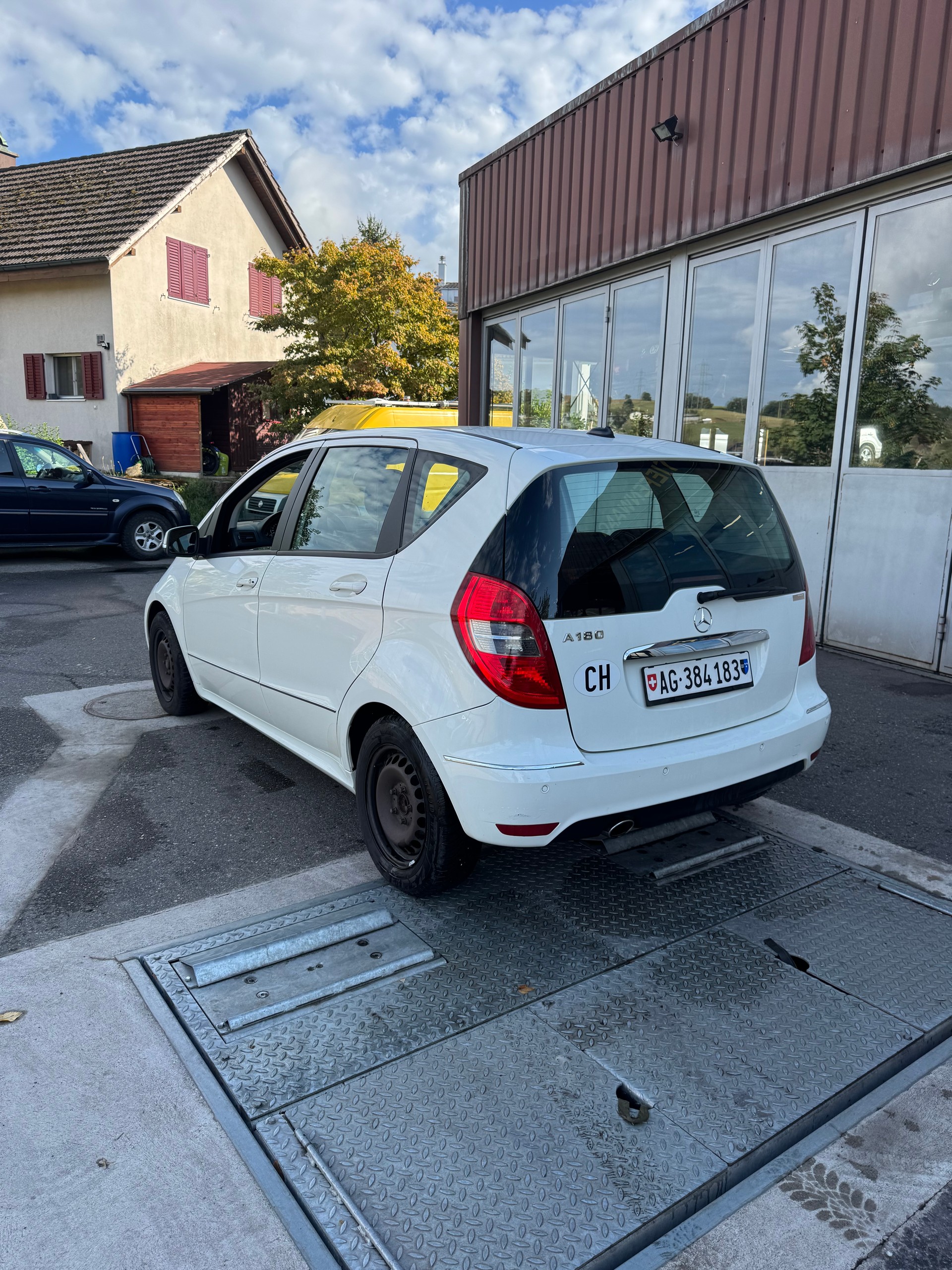 MERCEDES-BENZ A 180 Style Autotronic-showroom-element-3