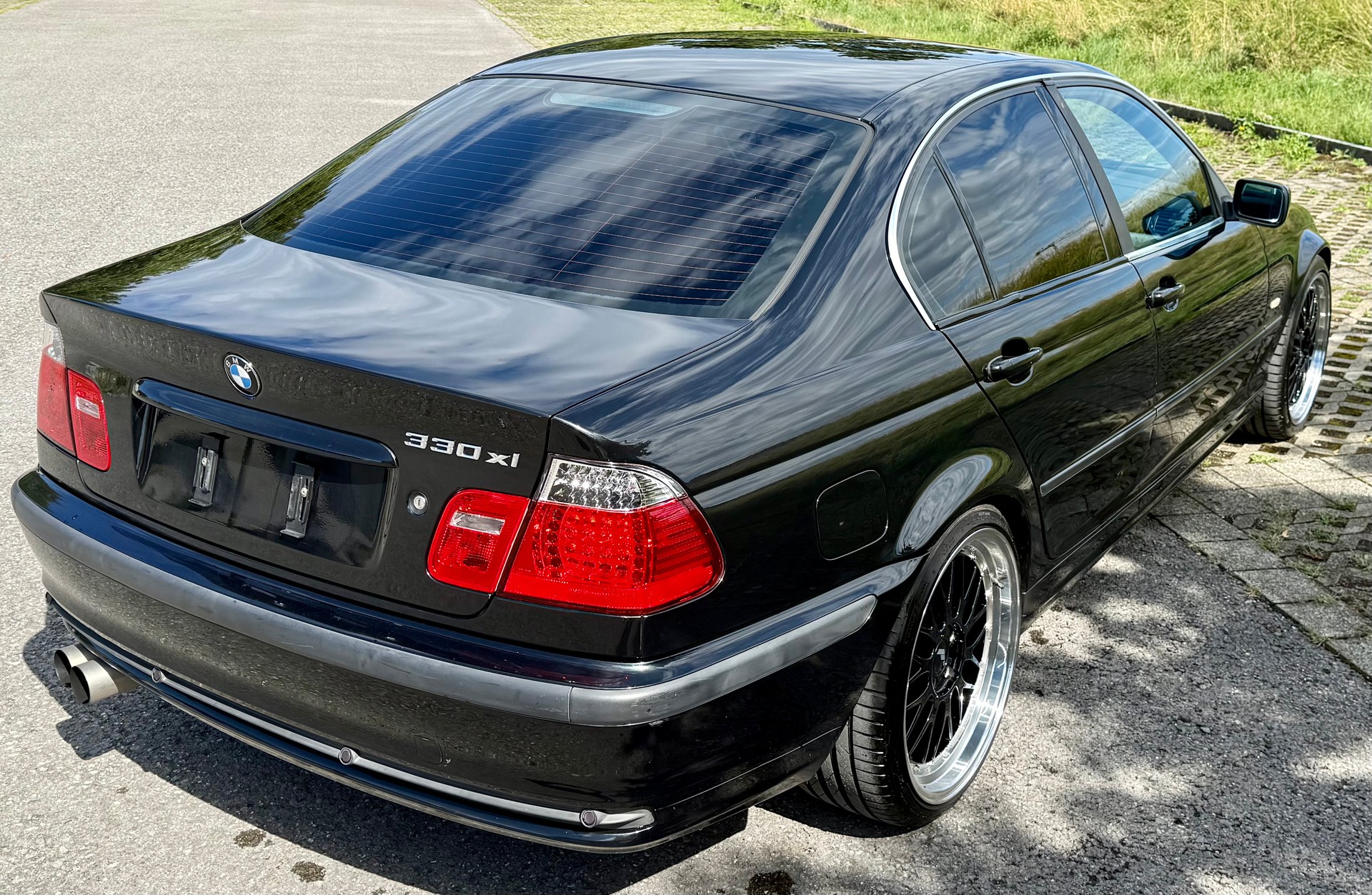 BMW 330xi-image-4