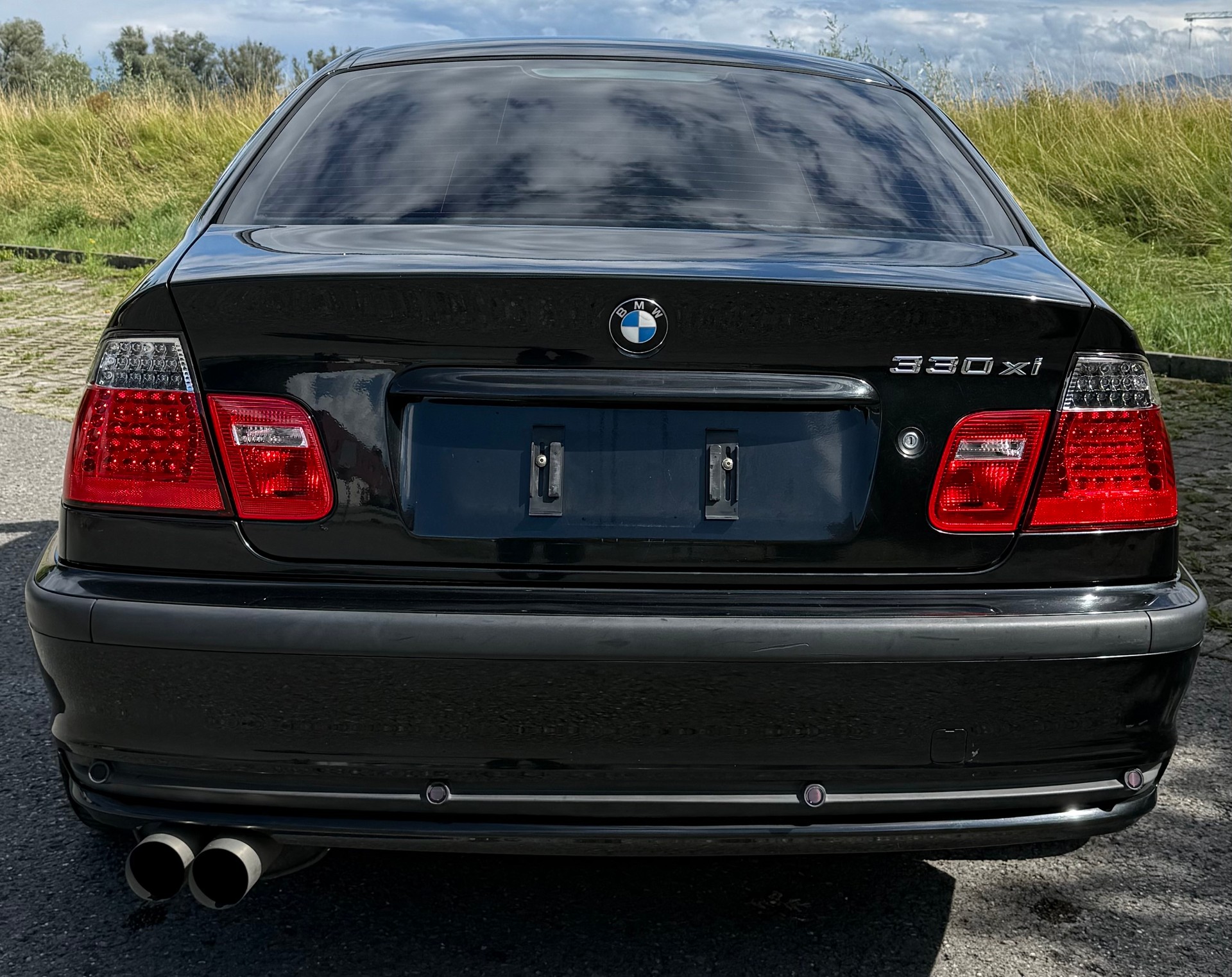 BMW 330xi-image-3
