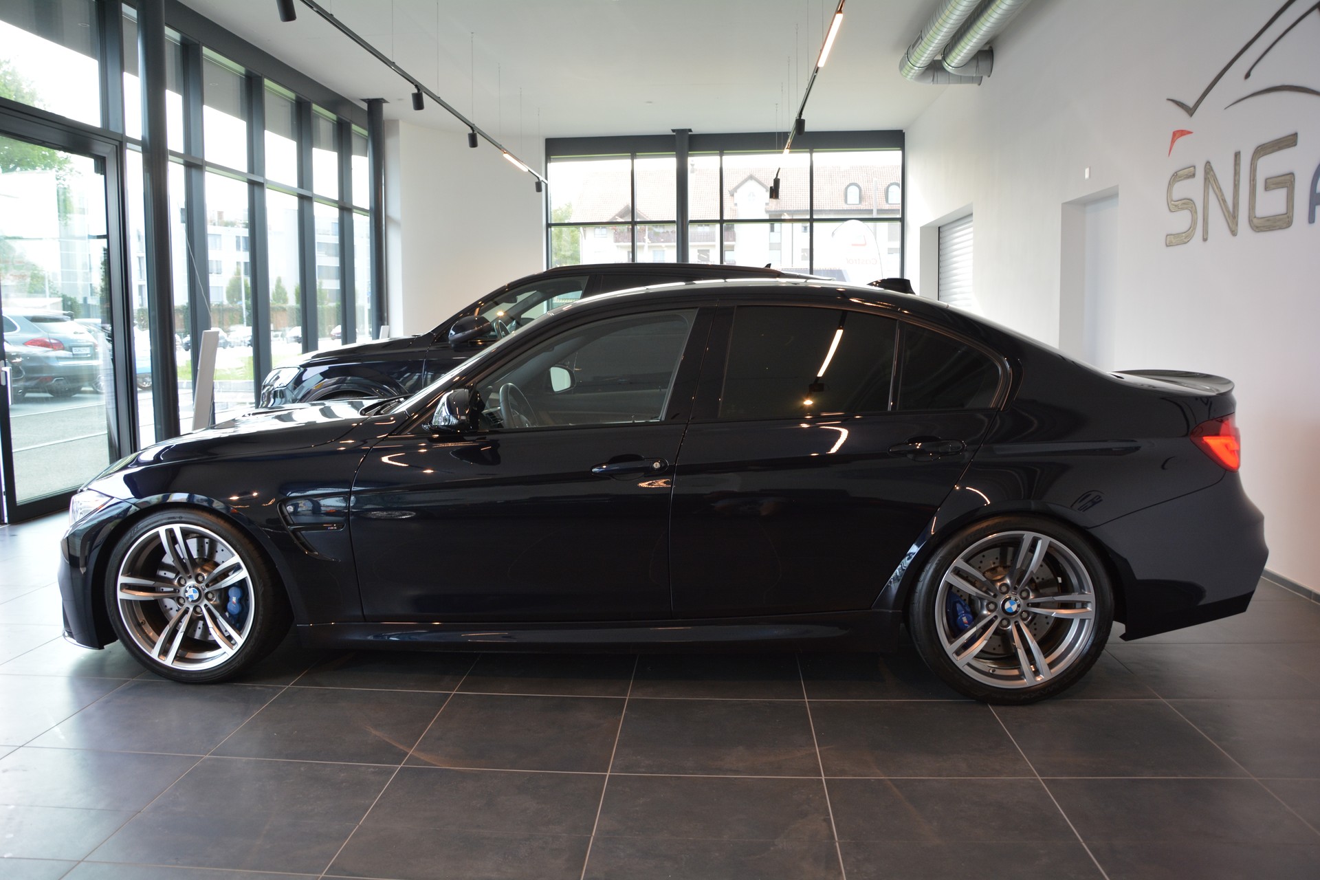 BMW M3-showroom-element-2