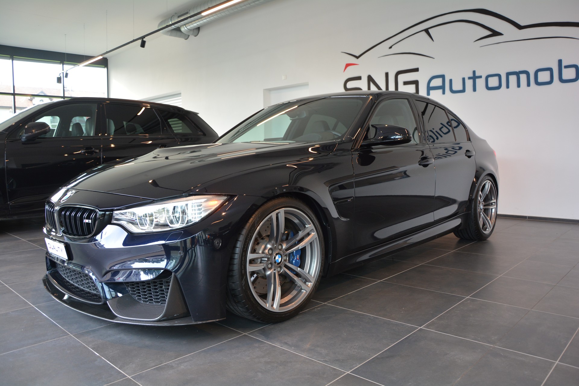 BMW M3-showroom-element-1