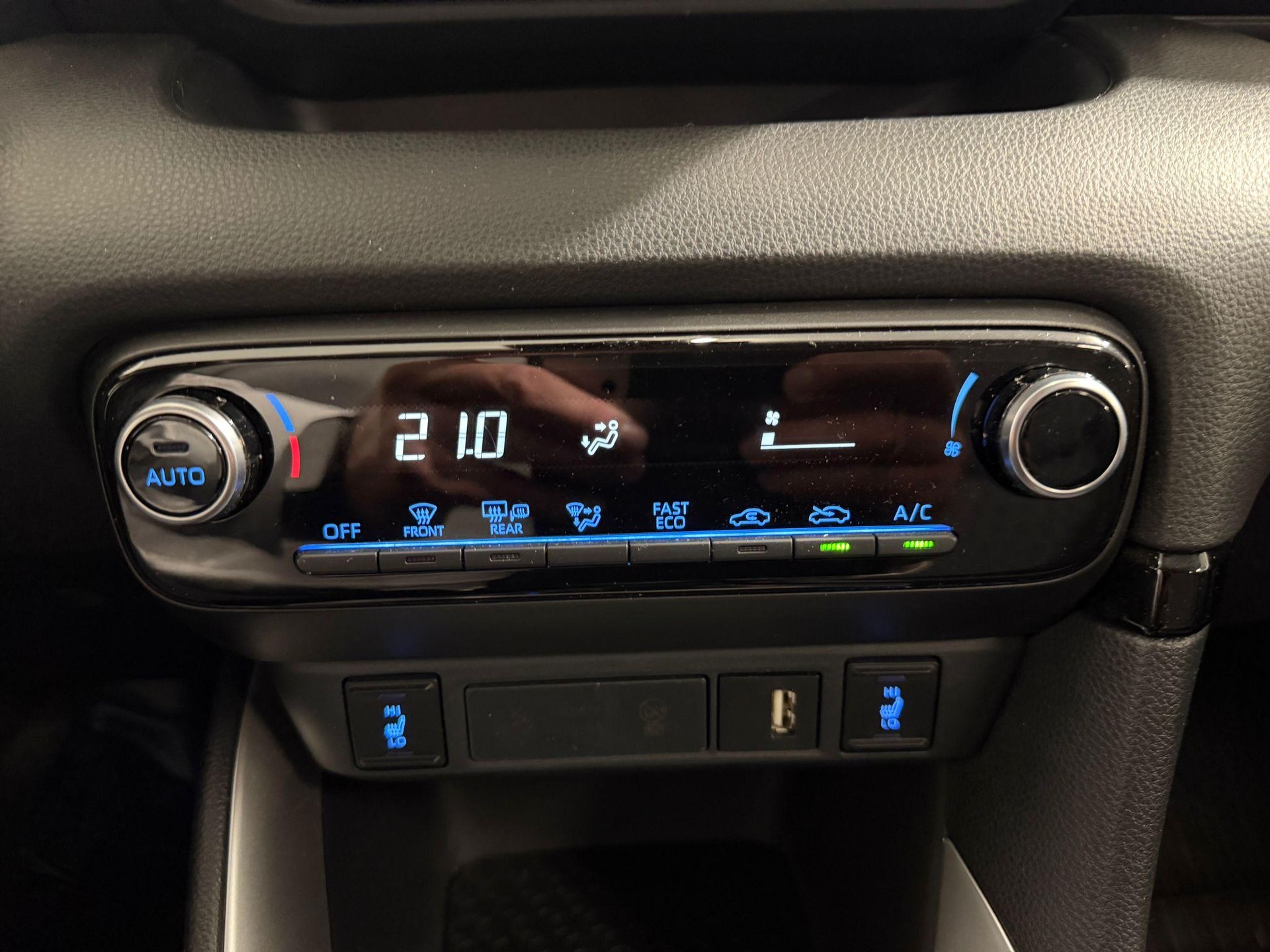 TOYOTA Yaris 1.5 VVT-i HSD Trend-image-11