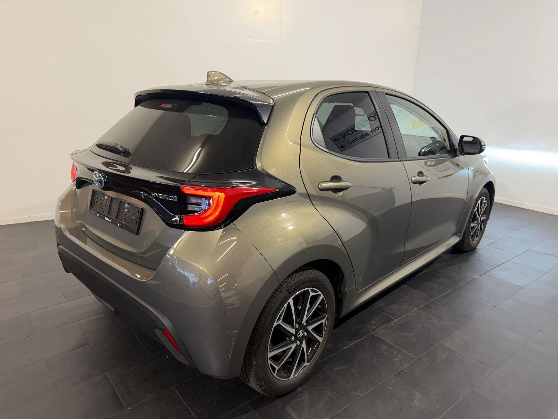 TOYOTA Yaris 1.5 VVT-i HSD Trend-showroom-element-1