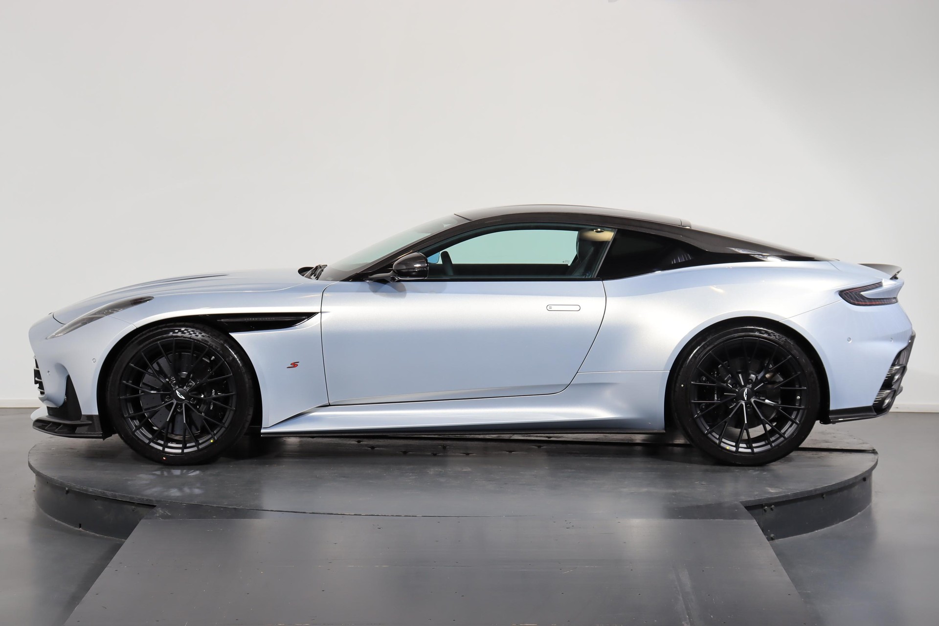 ASTON MARTIN DB12 Coupé 4.0 S V8 Bi-Turbo-image-4