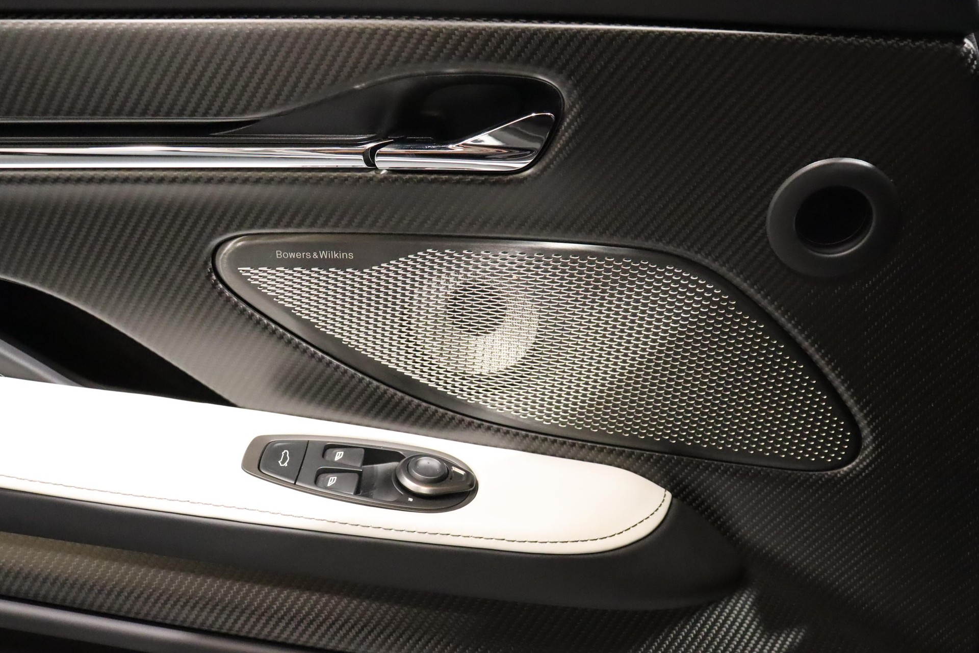 ASTON MARTIN DB12 Coupé 4.0 S V8 Bi-Turbo-image-22
