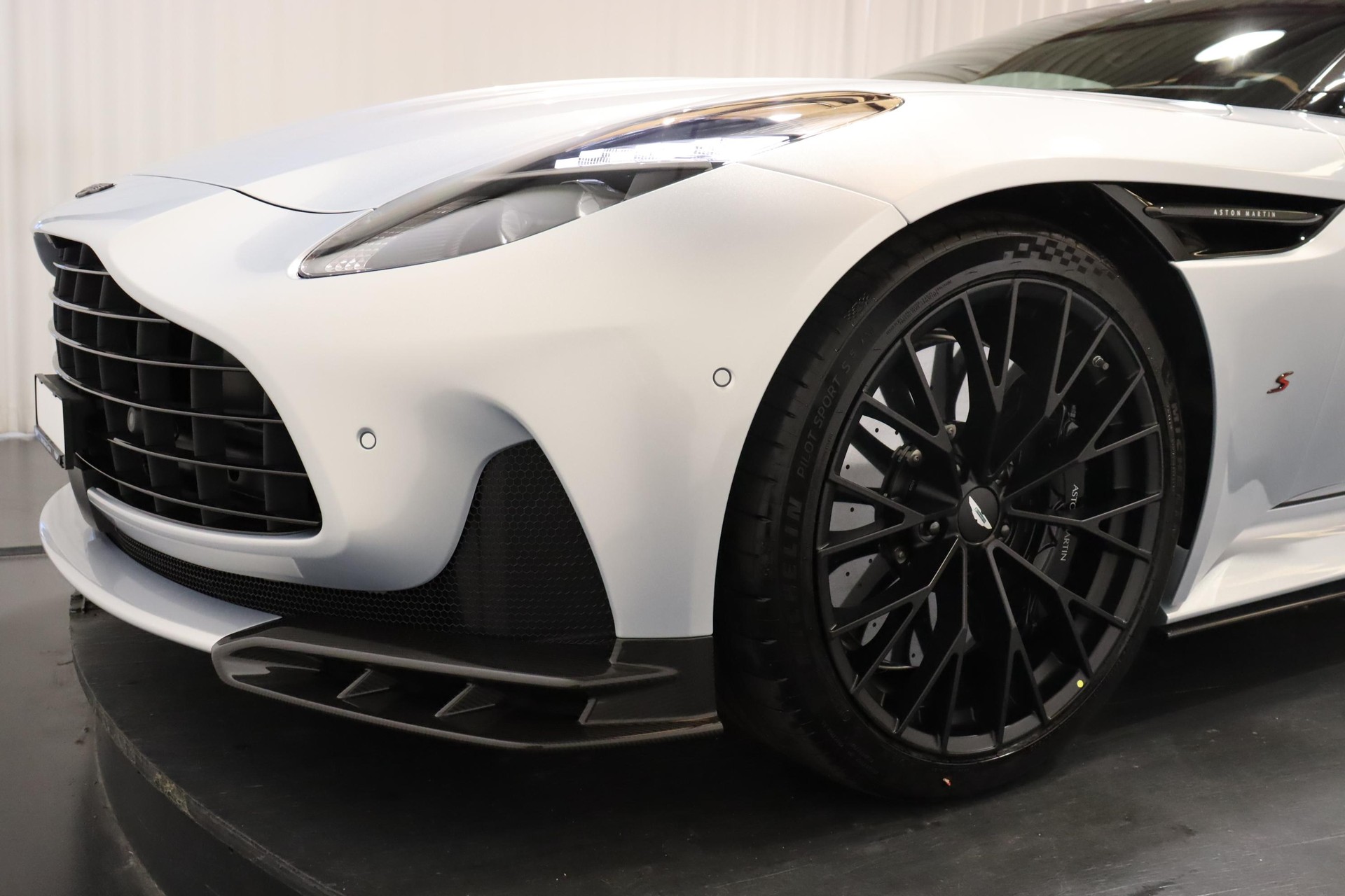 ASTON MARTIN DB12 Coupé 4.0 S V8 Bi-Turbo-image-7