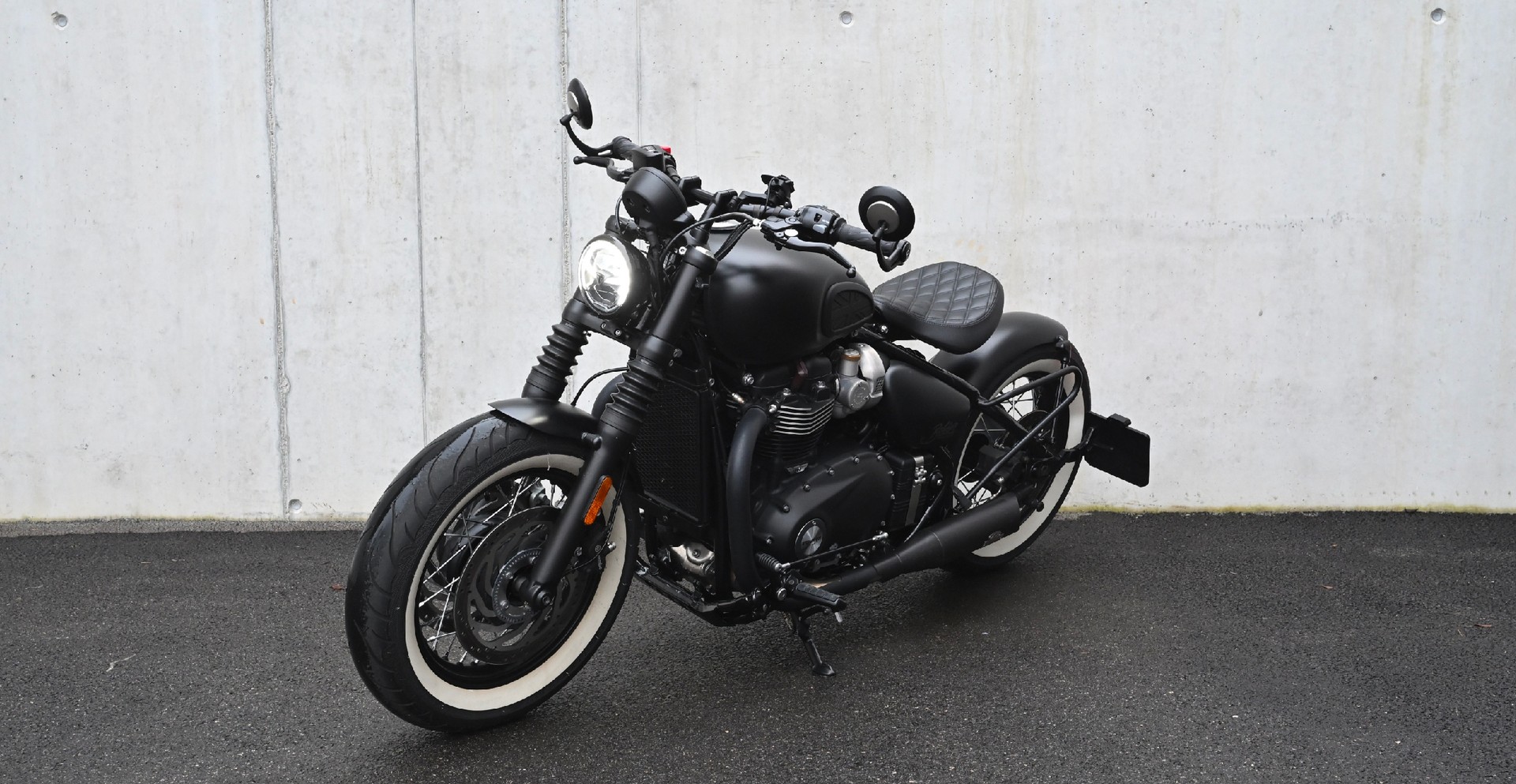 TRIUMPH Bonneville 1200 Bobber Black ABS-image-4