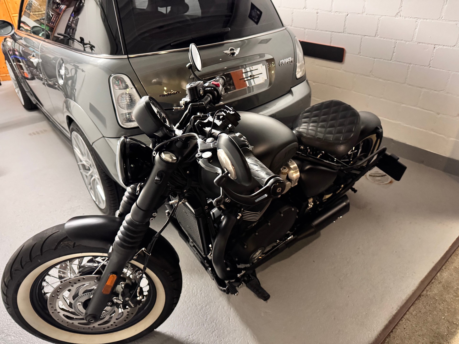 TRIUMPH Bonneville 1200 Bobber Black ABS-image-5