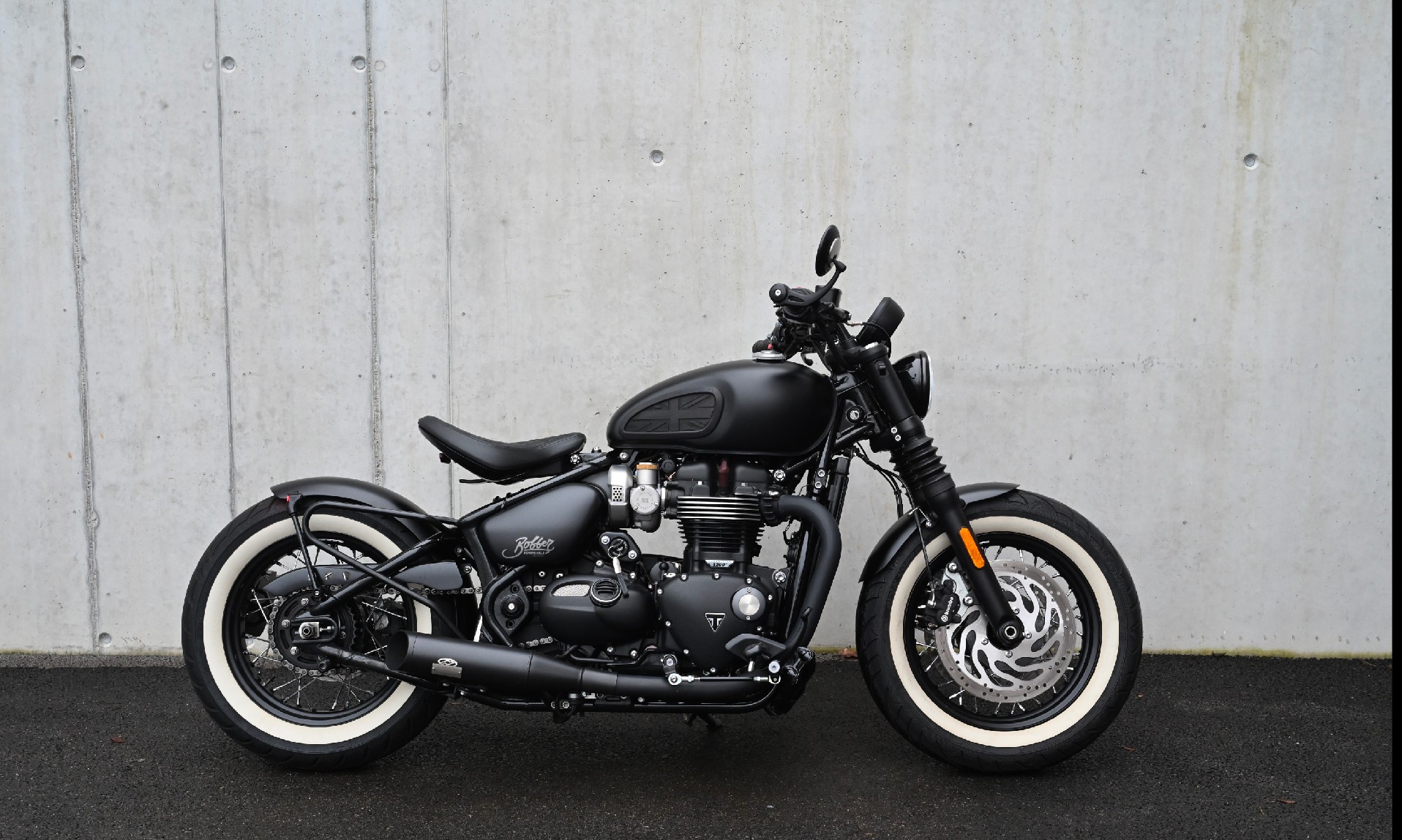 TRIUMPH Bonneville 1200 Bobber Black ABS-image-0