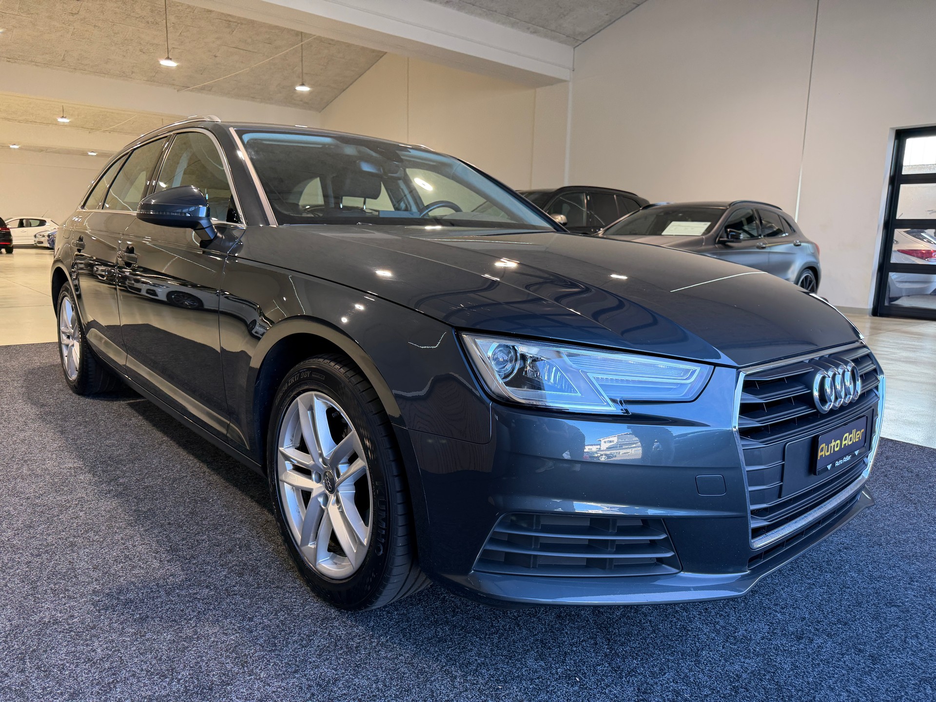 AUDI A4 Avant 2.0 TDI S-tronic-showroom-element-2