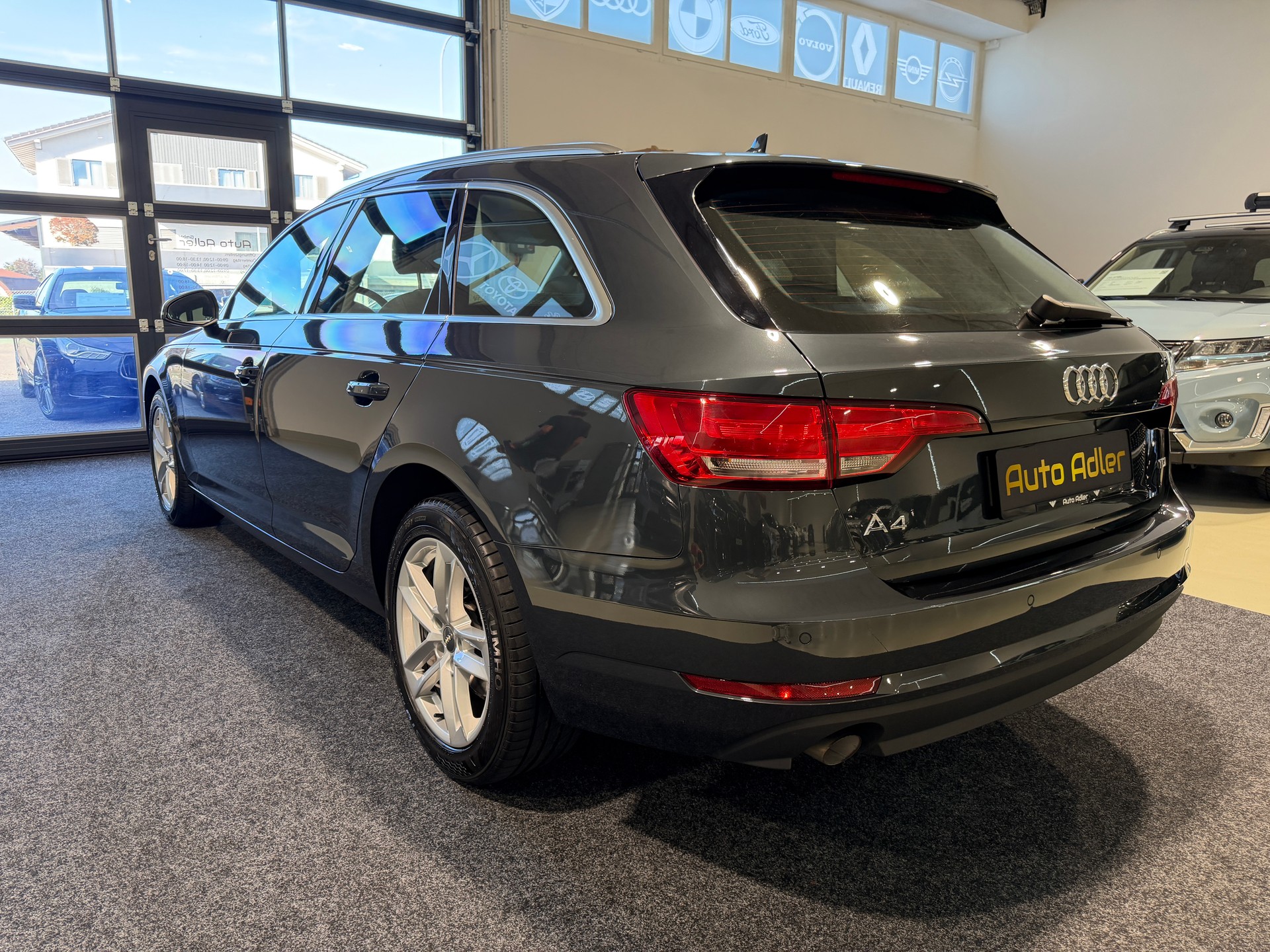 AUDI A4 Avant 2.0 TDI S-tronic-image-4