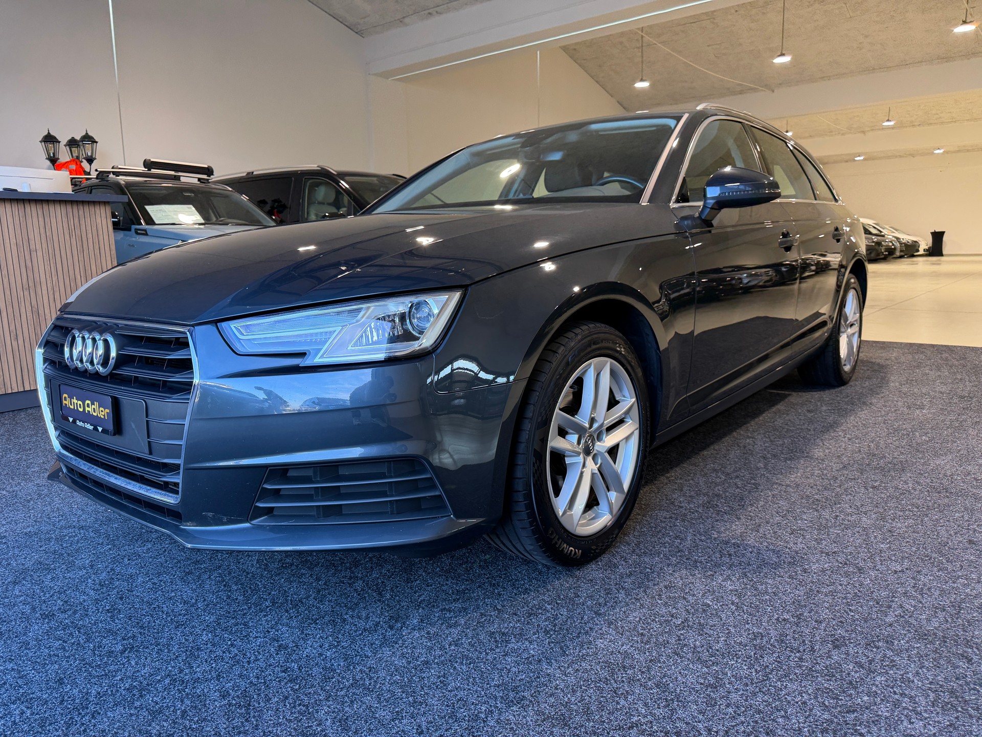 AUDI A4 Avant 2.0 TDI S-tronic-showroom-element-1