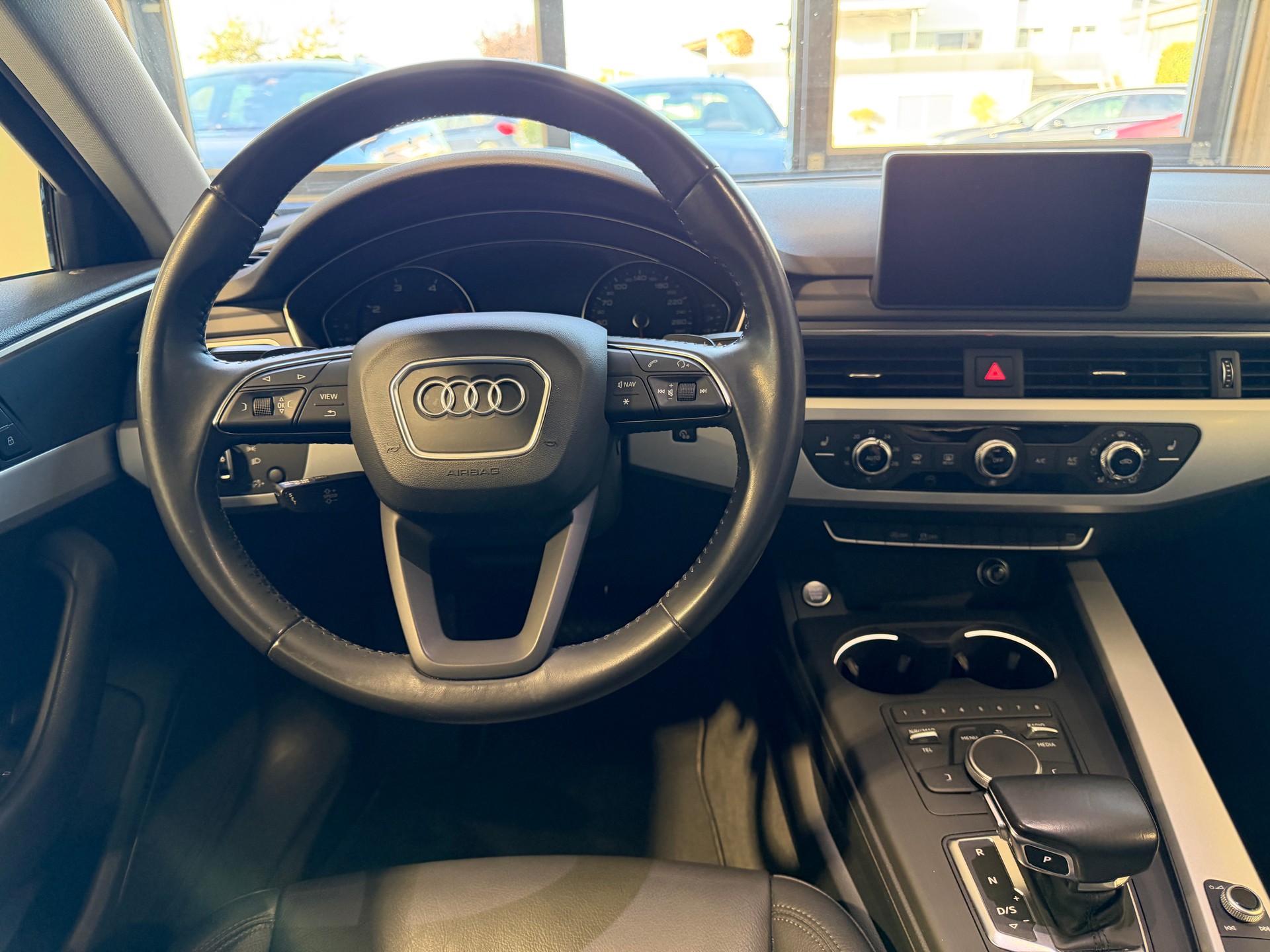 AUDI A4 Avant 2.0 TDI S-tronic-image-16