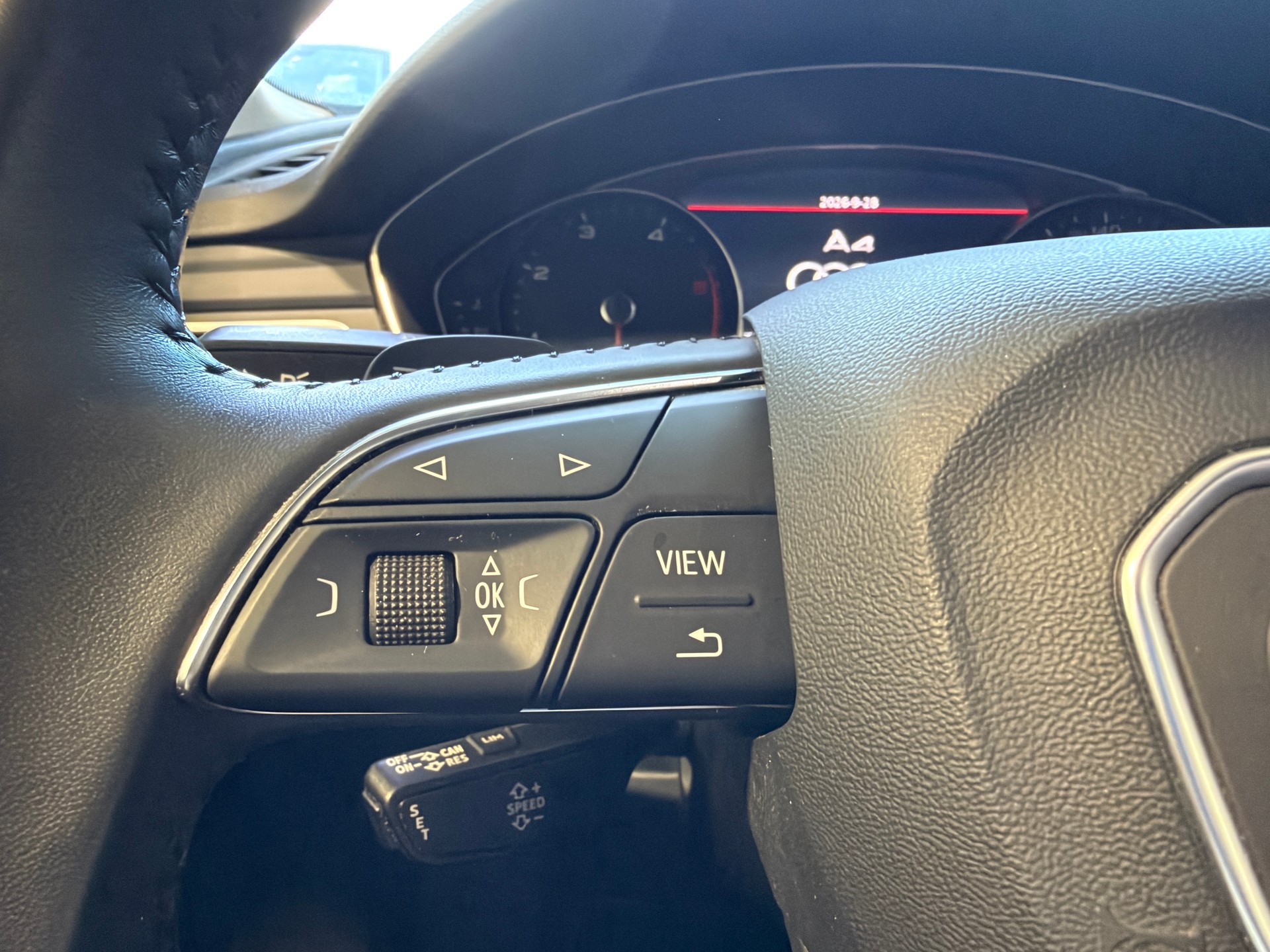 AUDI A4 Avant 2.0 TDI S-tronic-image-19