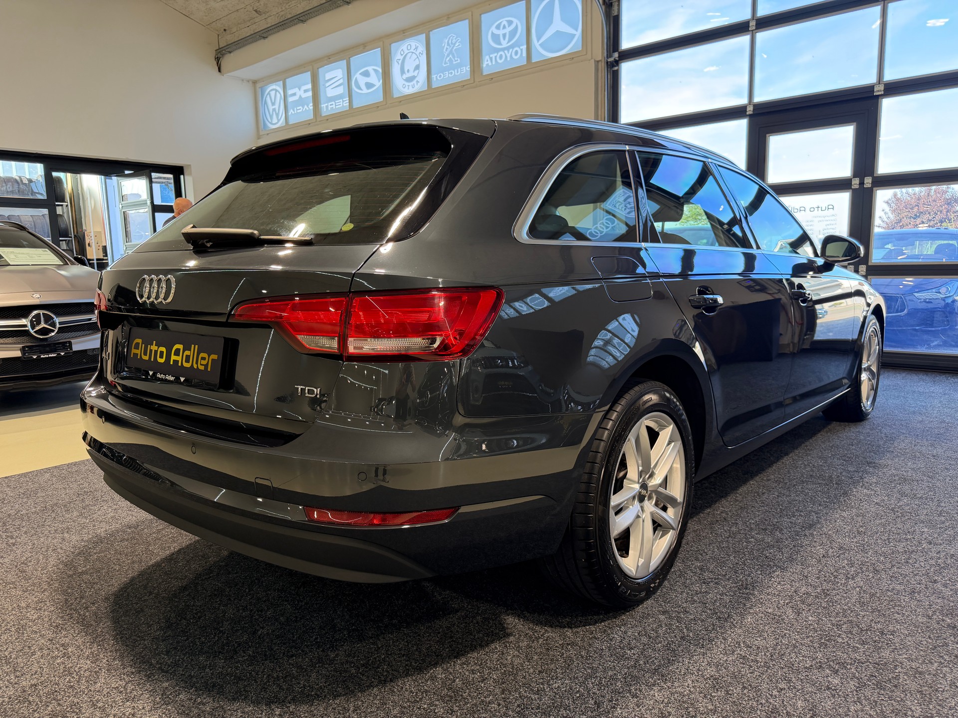 AUDI A4 Avant 2.0 TDI S-tronic-image-6