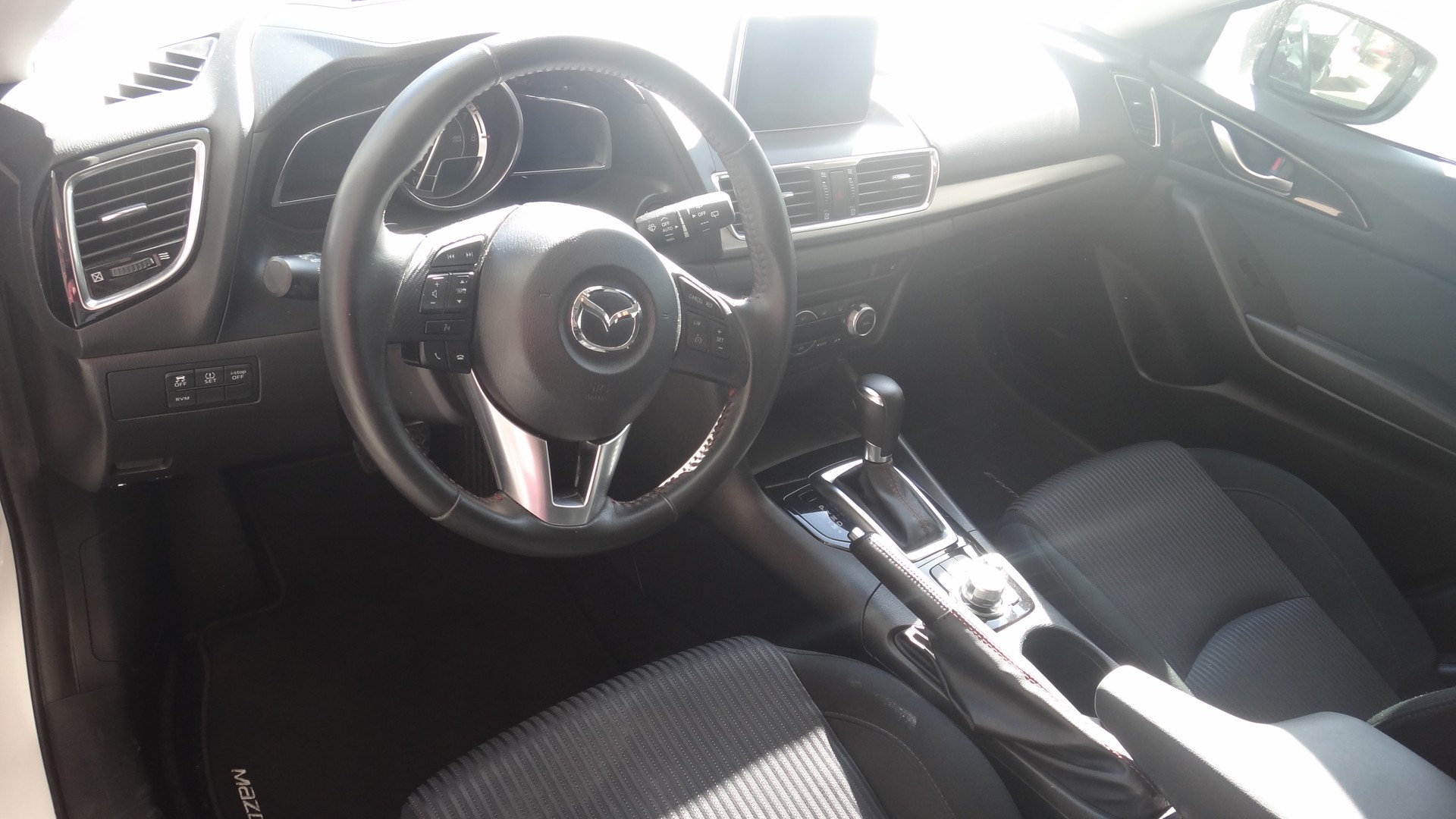 MAZDA 3 2.0 16V Revolution Activematic-showroom-element-3