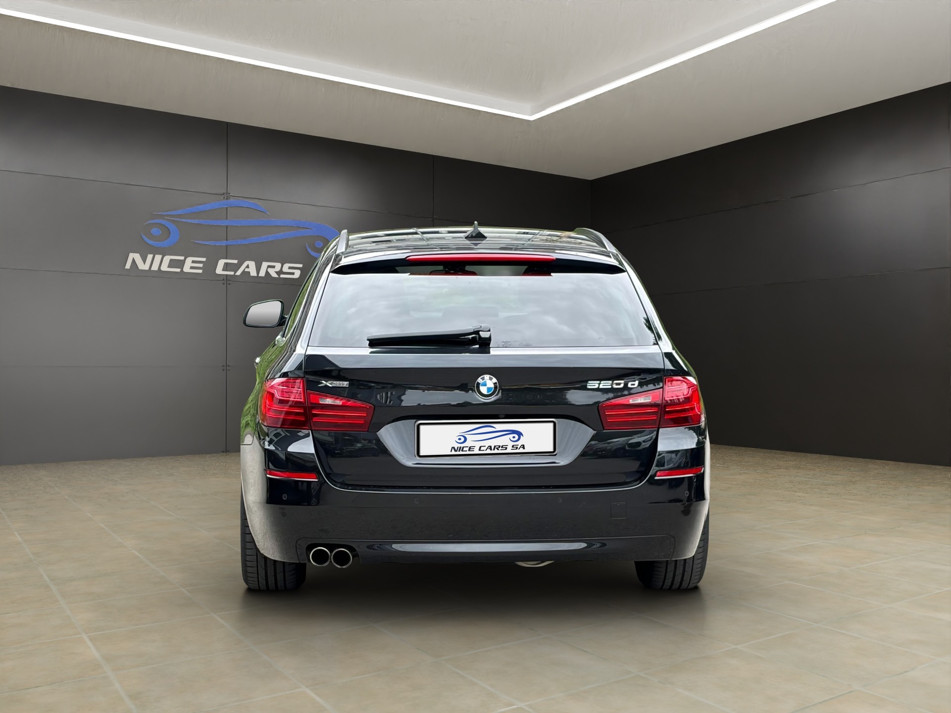 BMW 520d Touring xDrive Steptronic-showroom-element-3