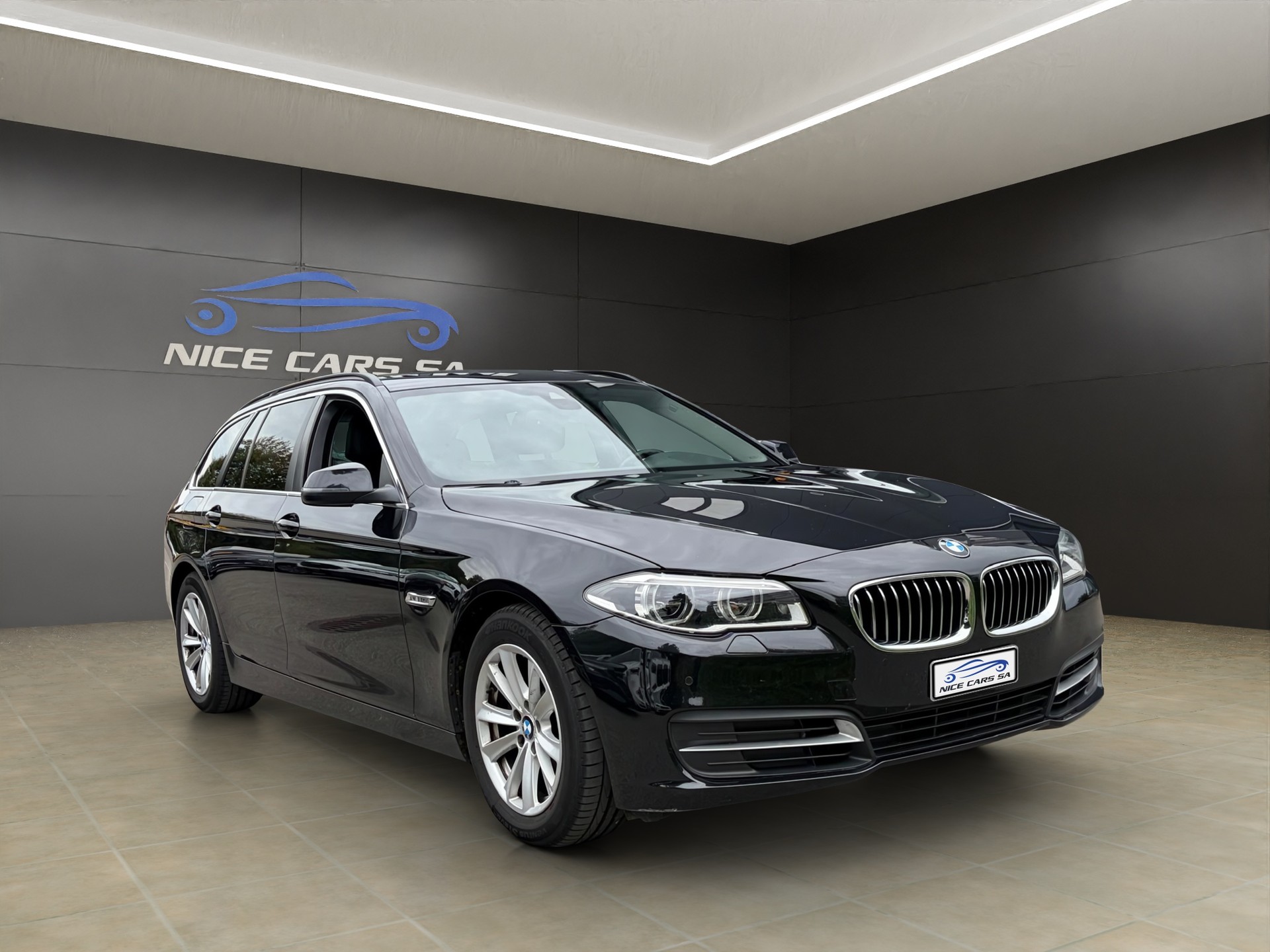 BMW 520d Touring xDrive Steptronic-showroom-element-1