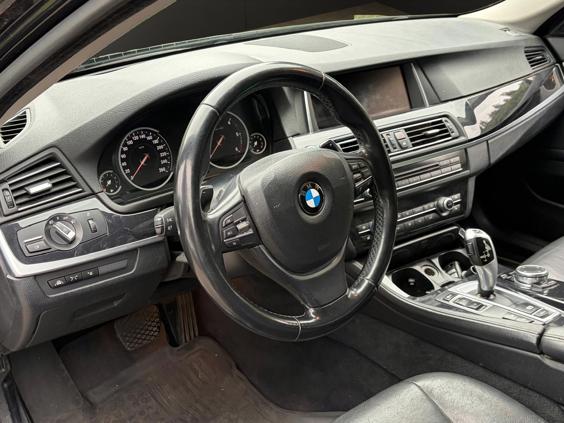 BMW 520d Touring xDrive Steptronic-image-11