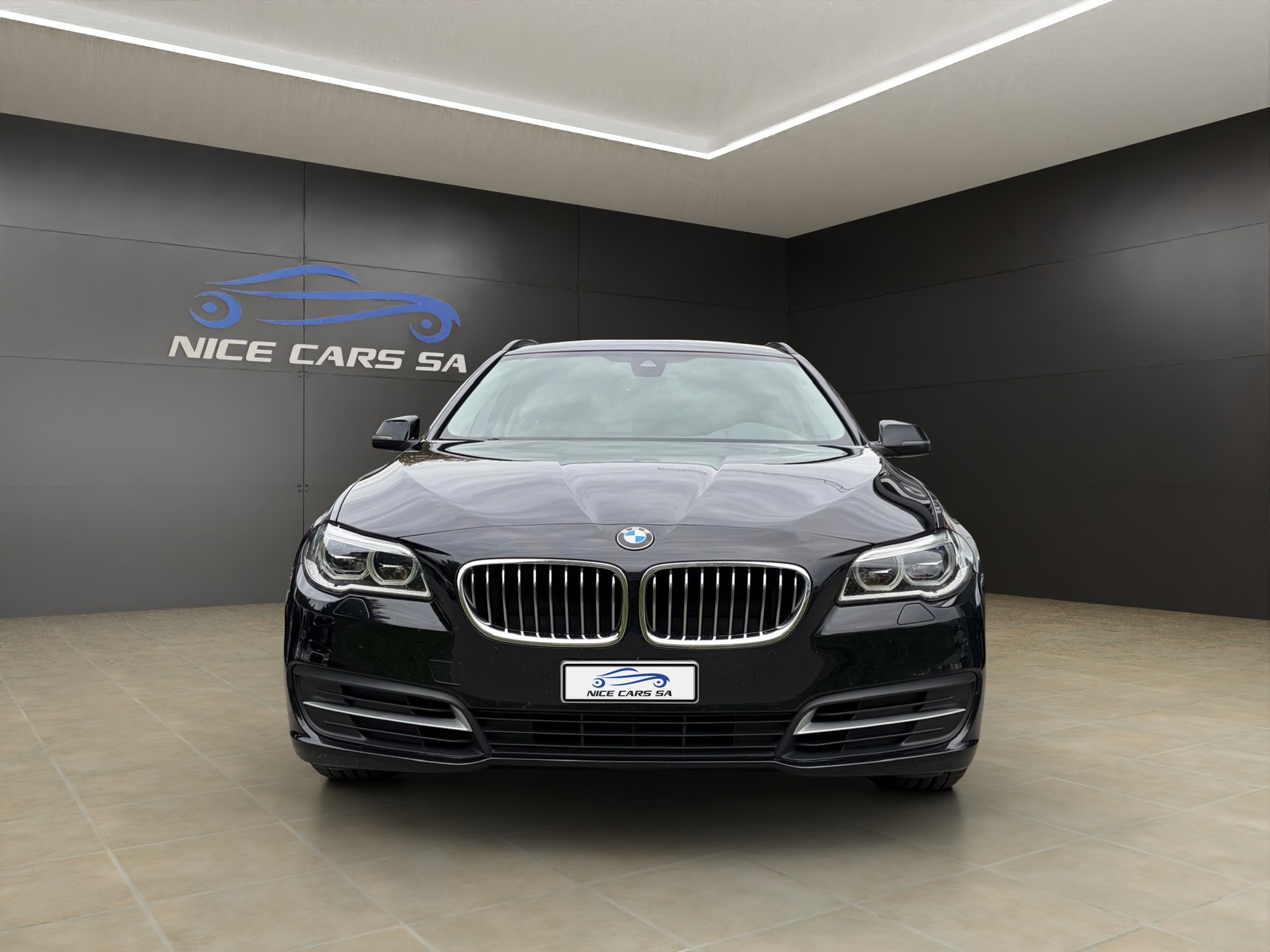 BMW 520d Touring xDrive Steptronic-showroom-element-2