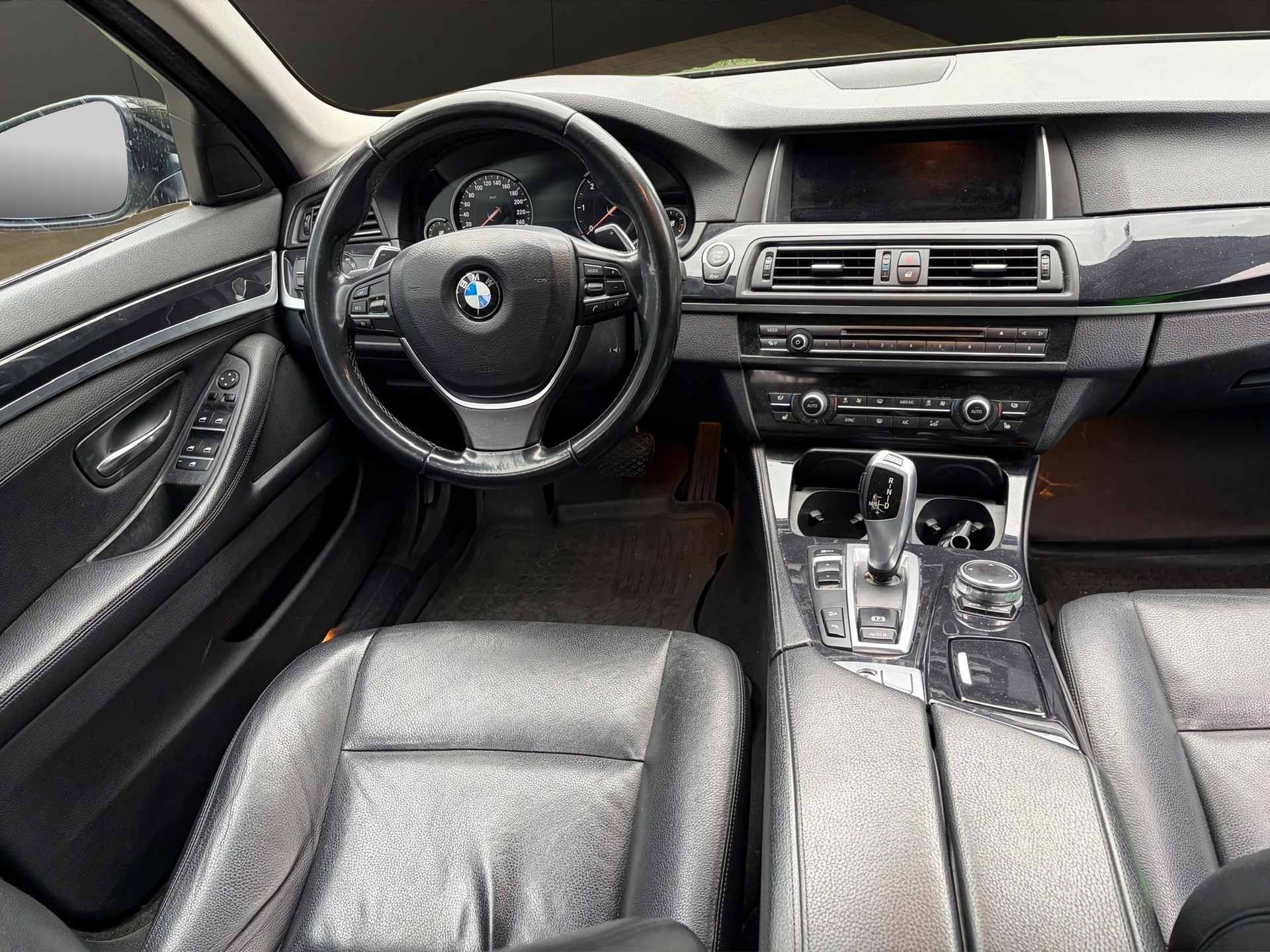 BMW 520d Touring xDrive Steptronic-image-12